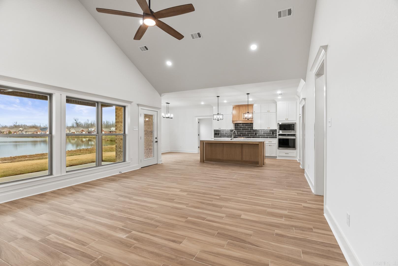 2333 Lakewood Circle