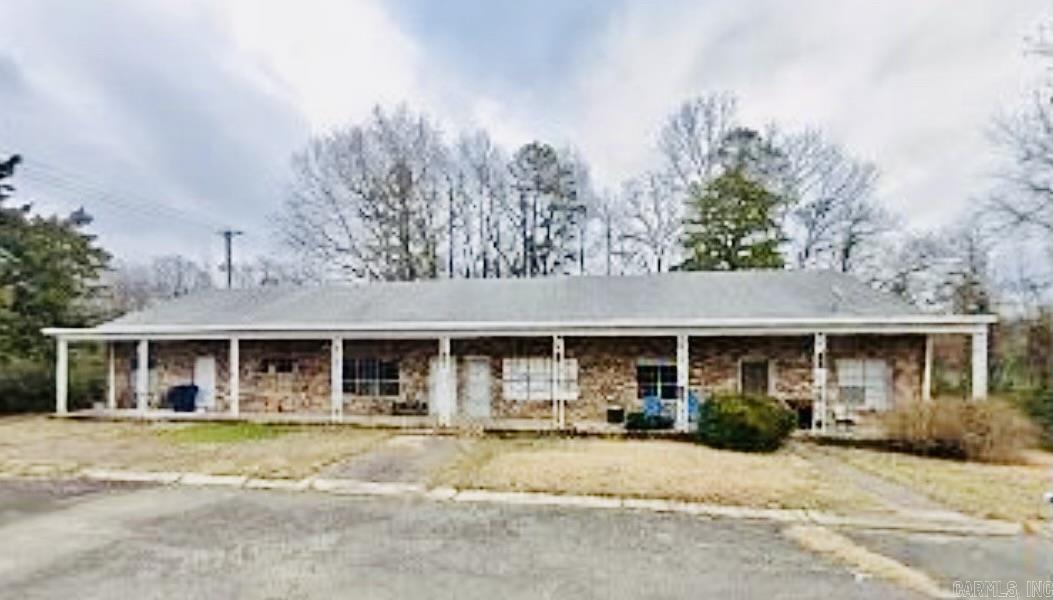 1600 Woodland Drive
