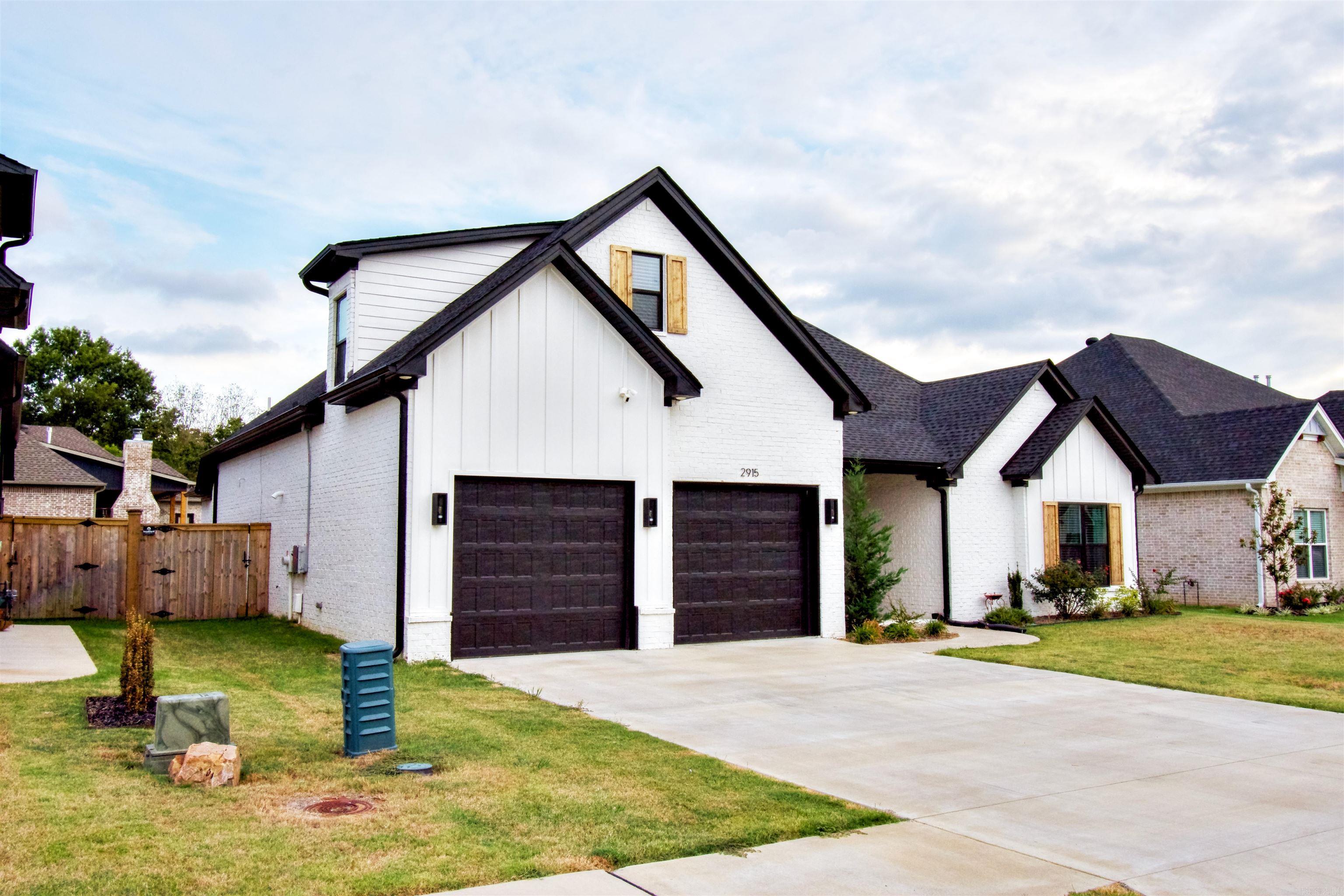 2915 Salem Oaks Drive