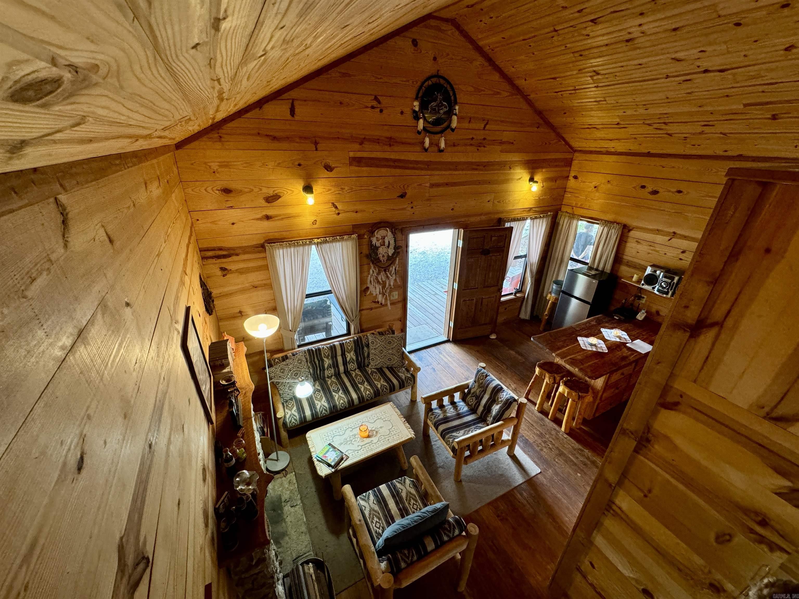 105 Cleng Persson Street