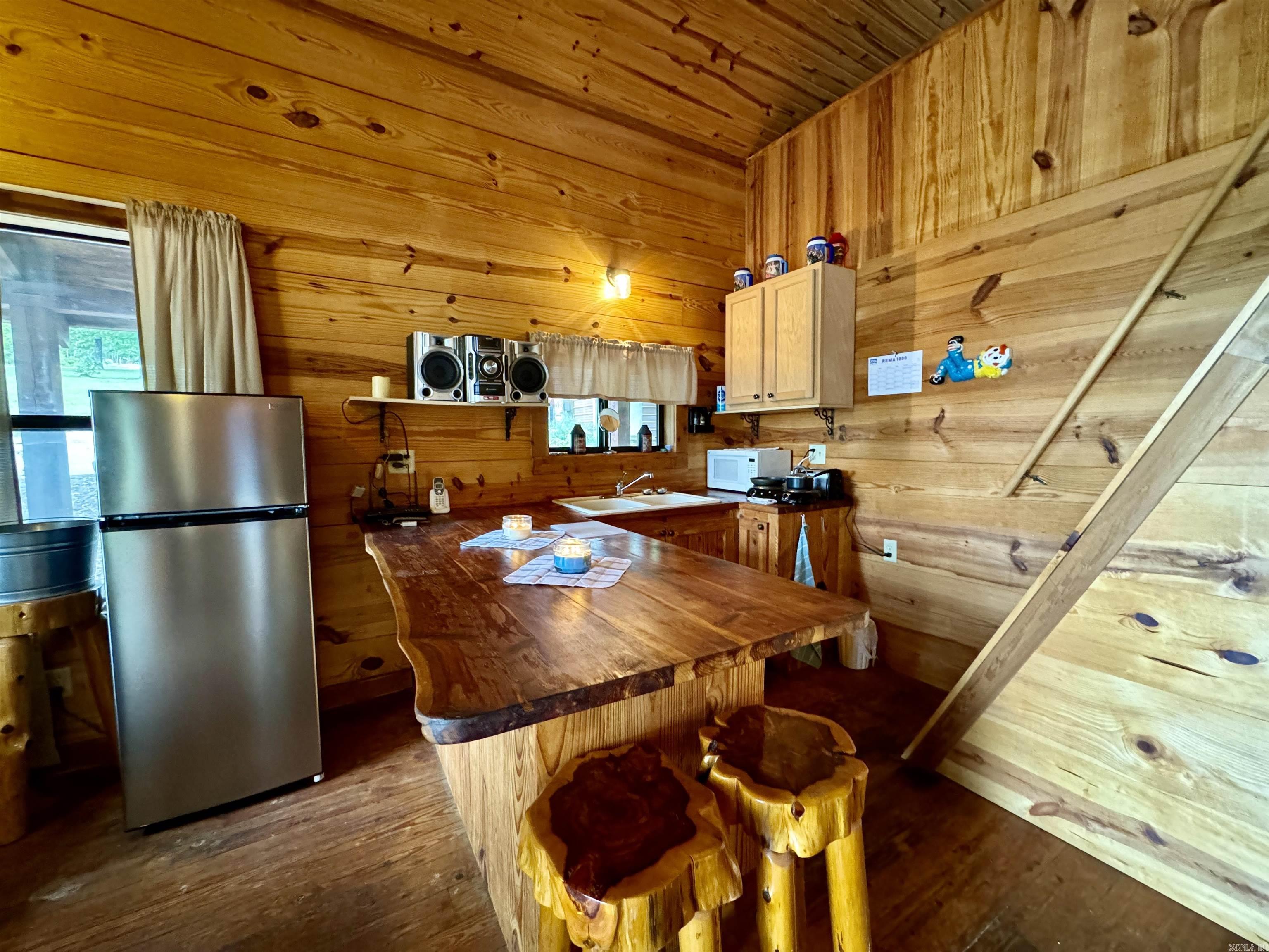 105 Cleng Persson Street