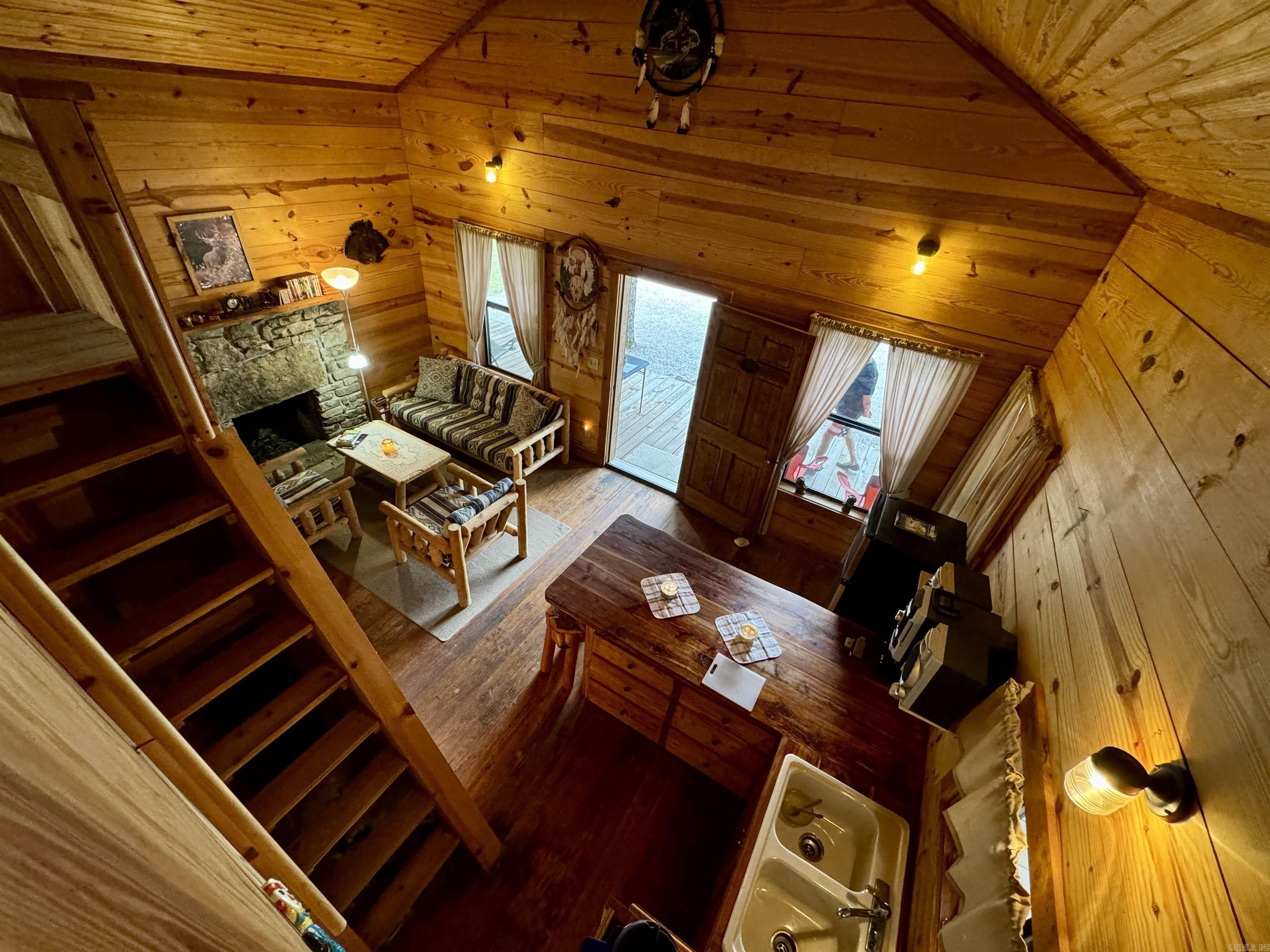 105 Cleng Persson Street