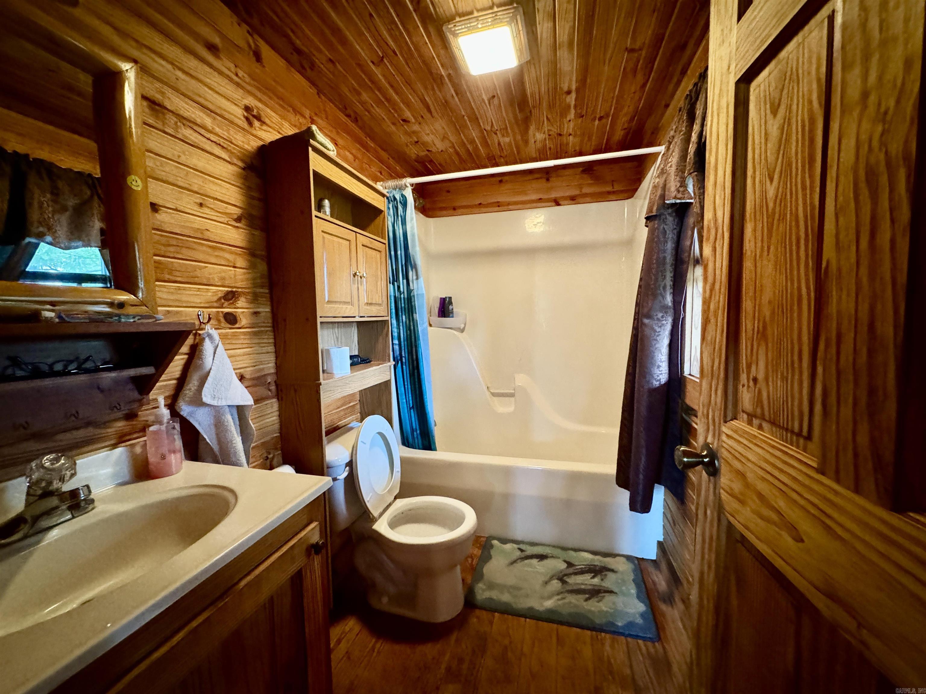 105 Cleng Persson Street