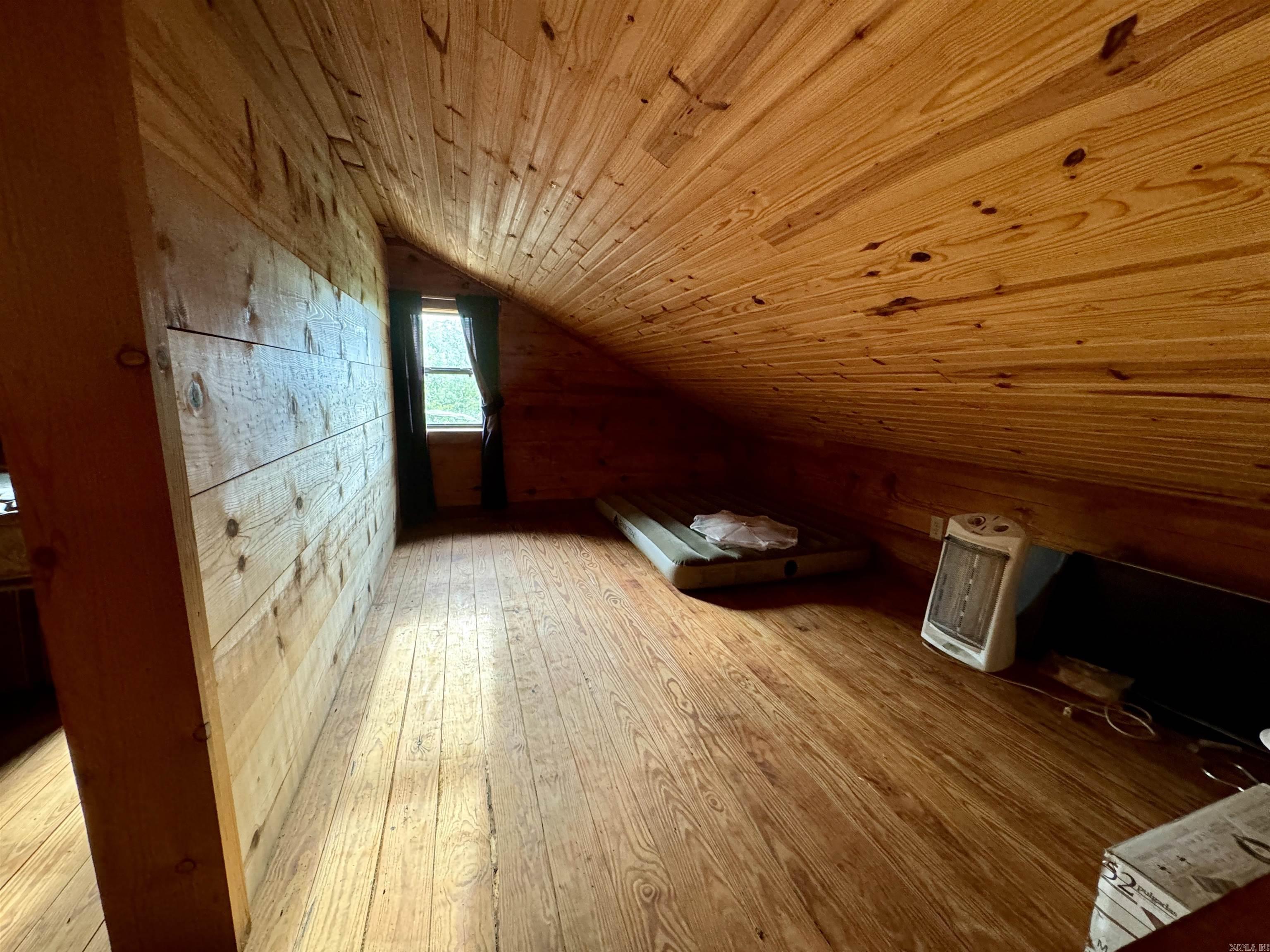 105 Cleng Persson Street