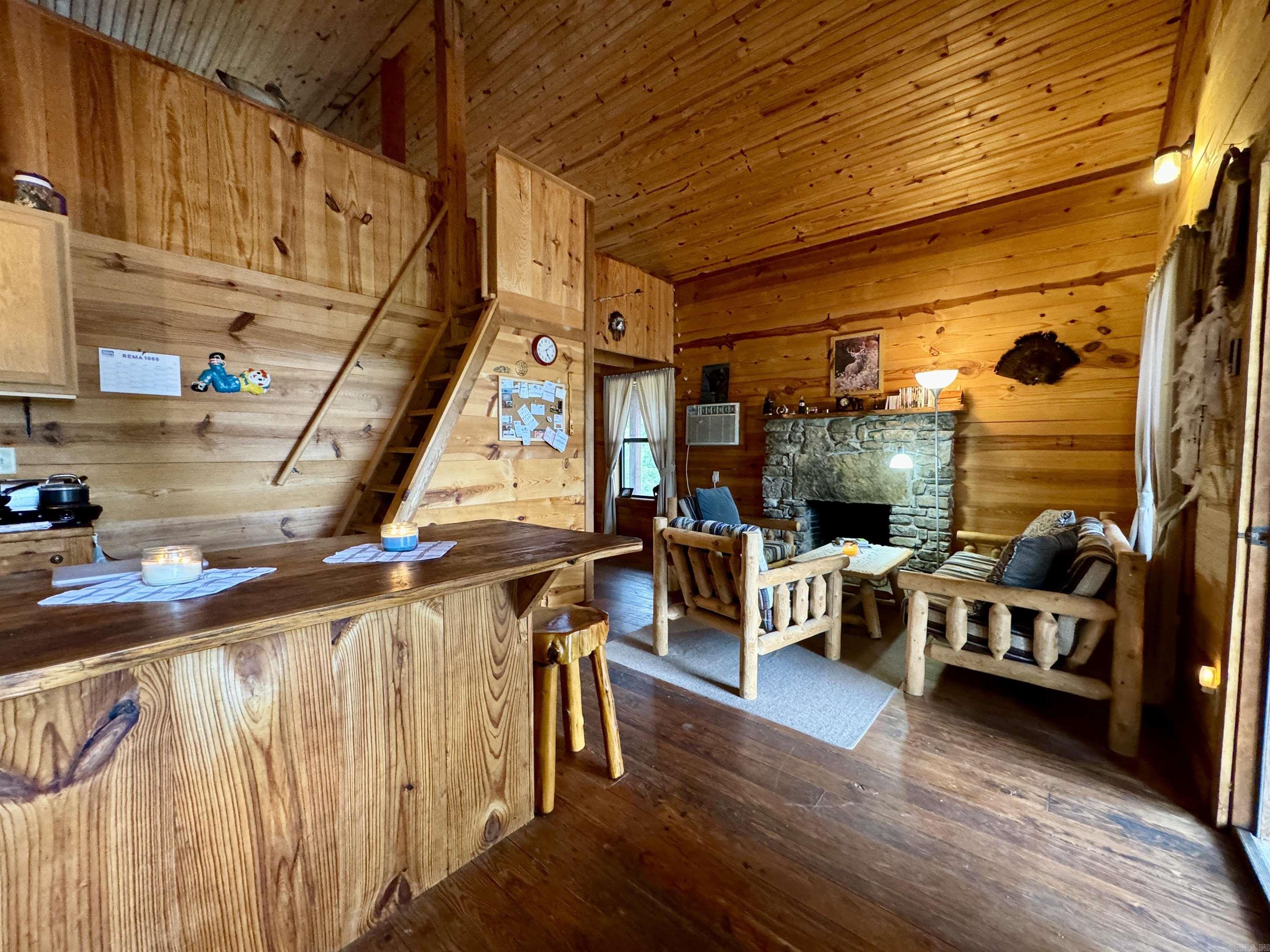 105 Cleng Persson Street