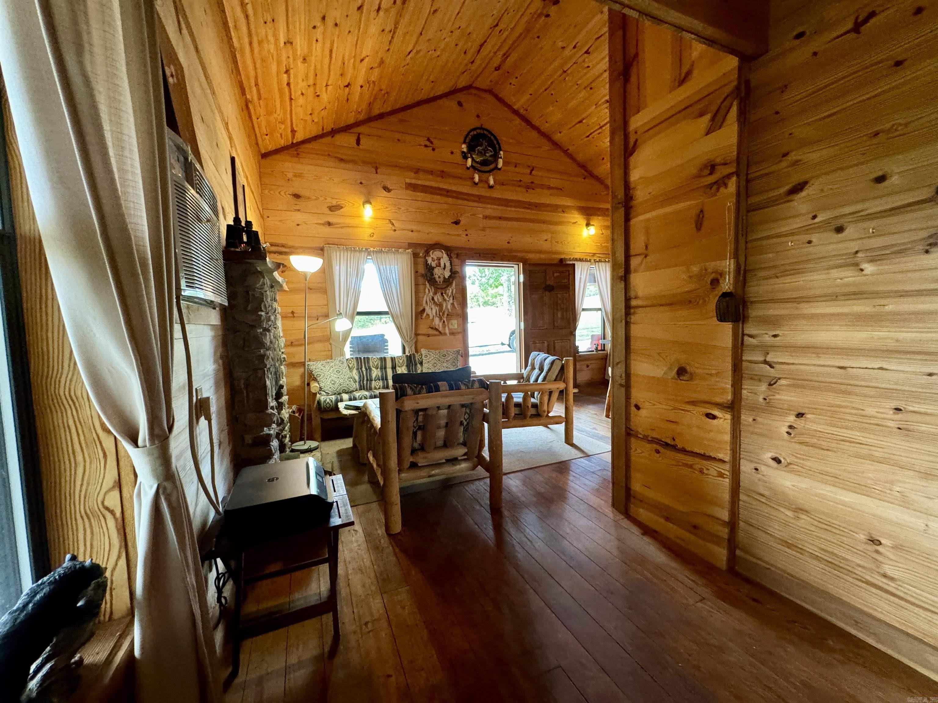 105 Cleng Persson Street