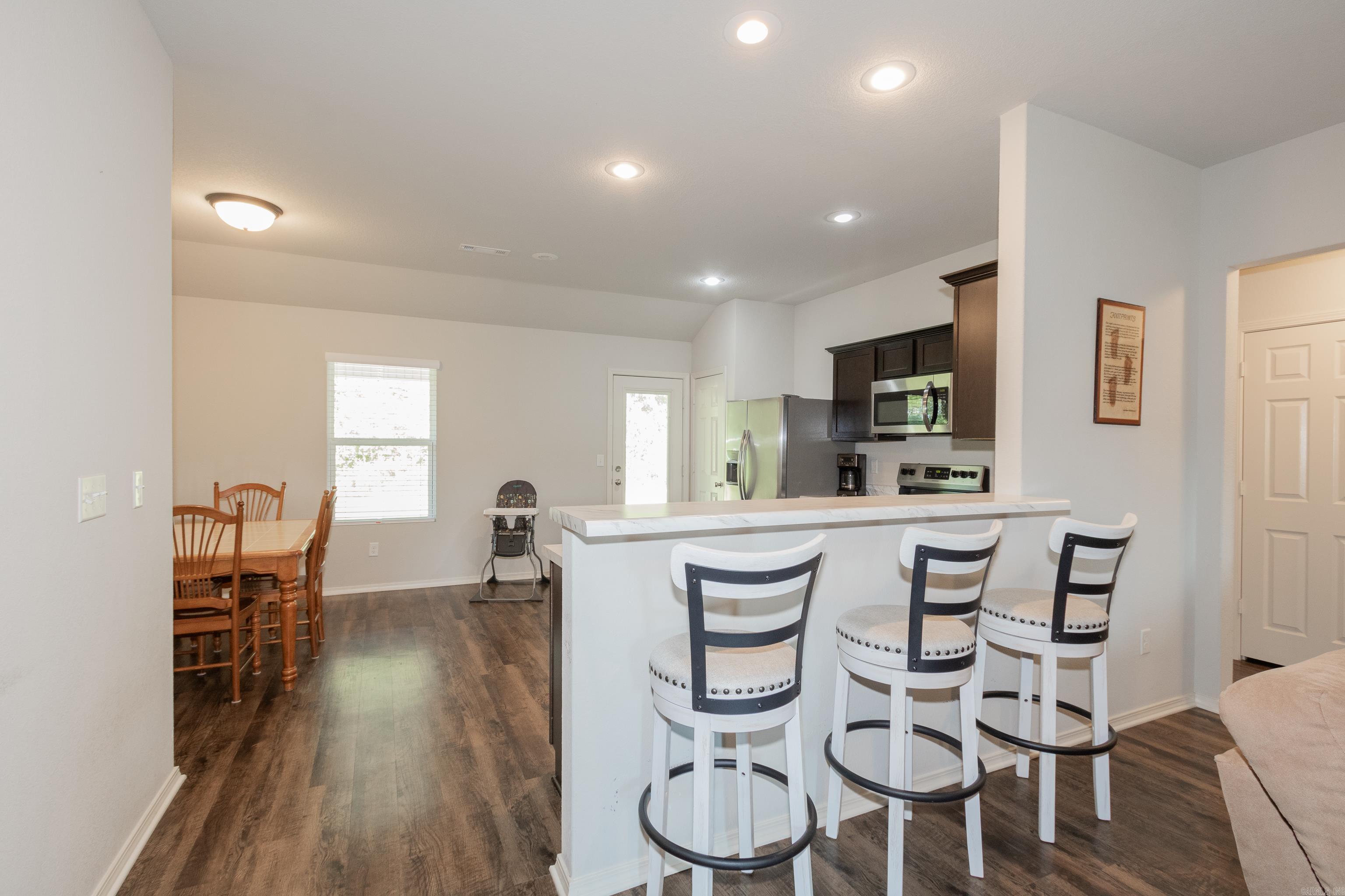 6048 Woodcreek Cove