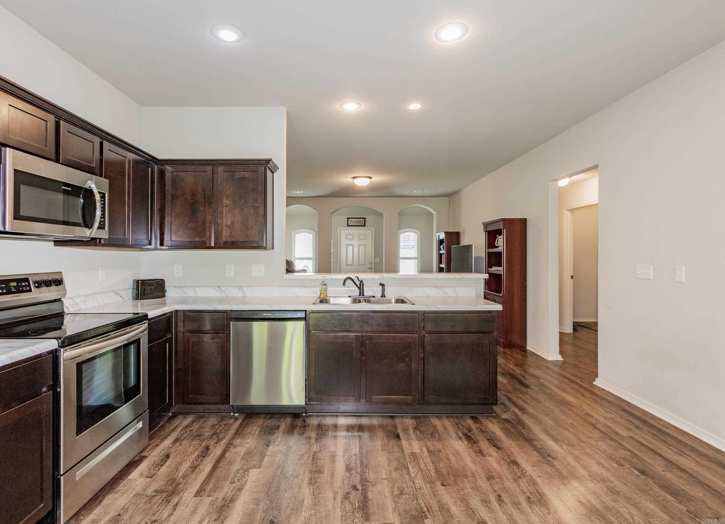 6048 Woodcreek Cove