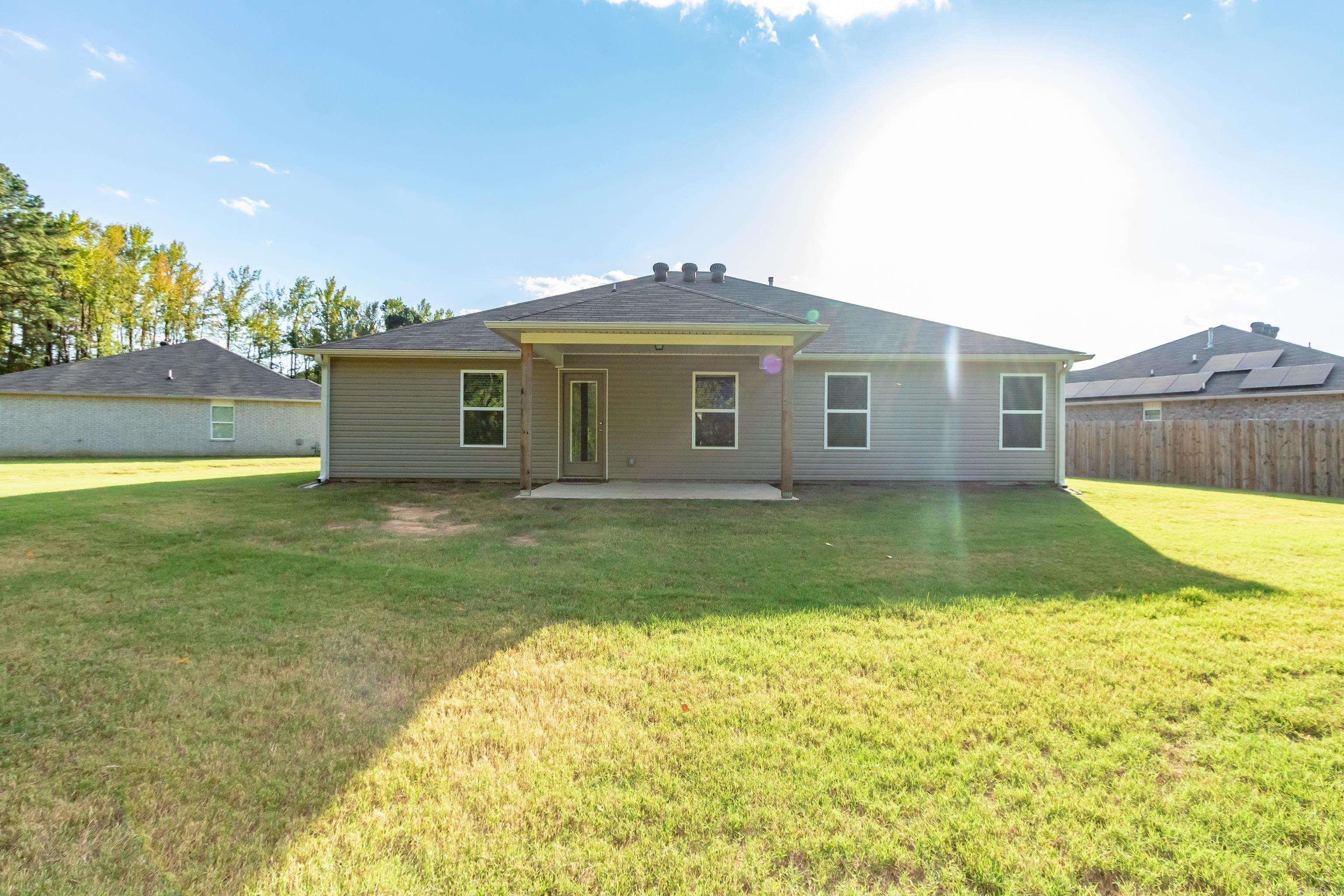 6048 Woodcreek Cove