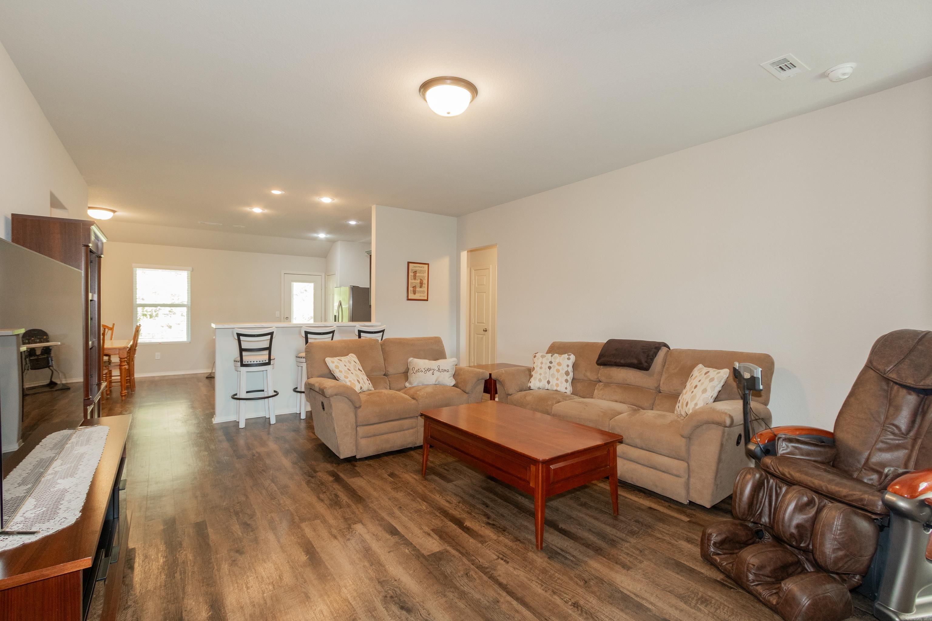 6048 Woodcreek Cove