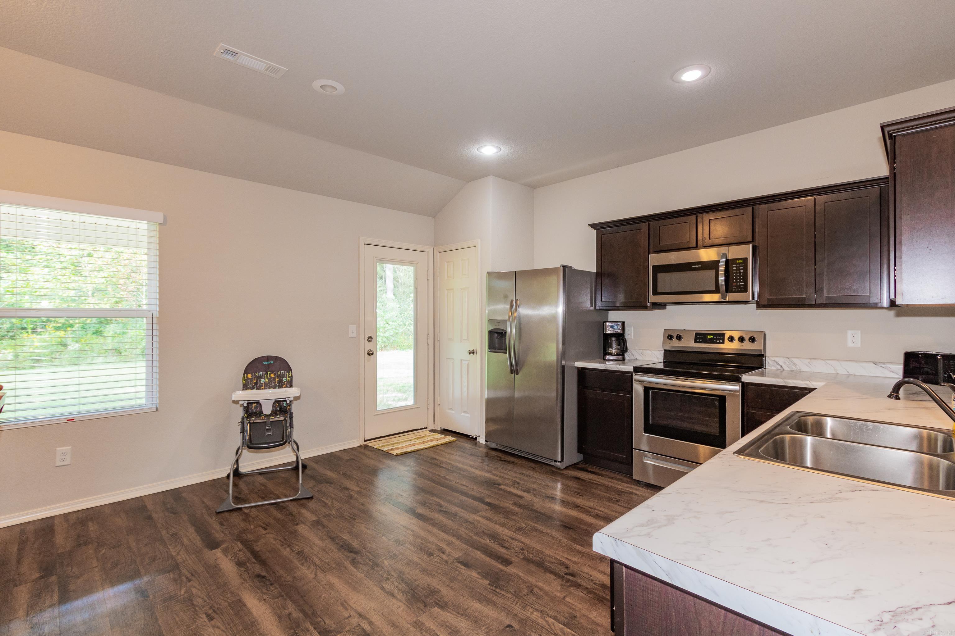 6048 Woodcreek Cove
