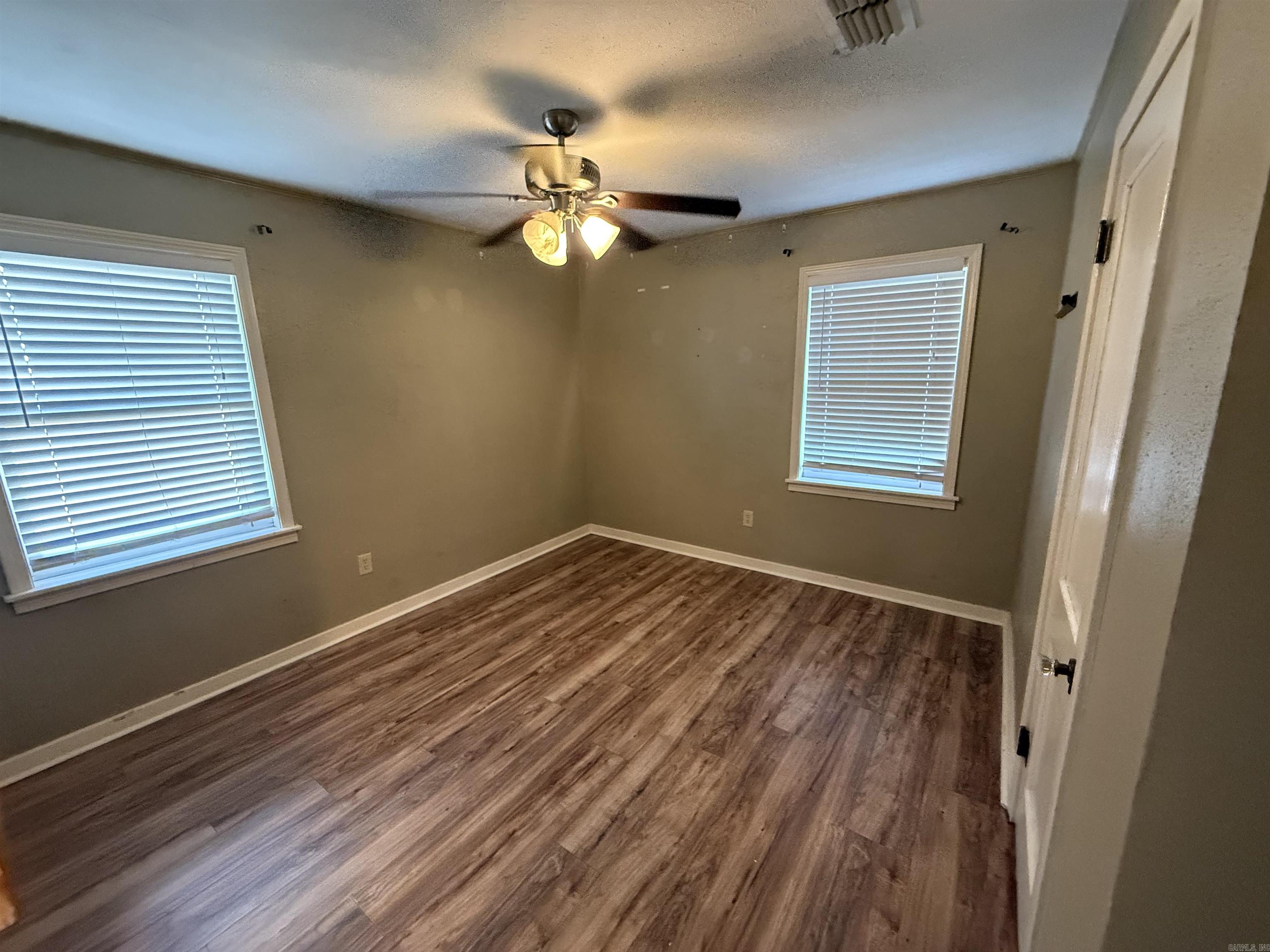 718 Dalewood