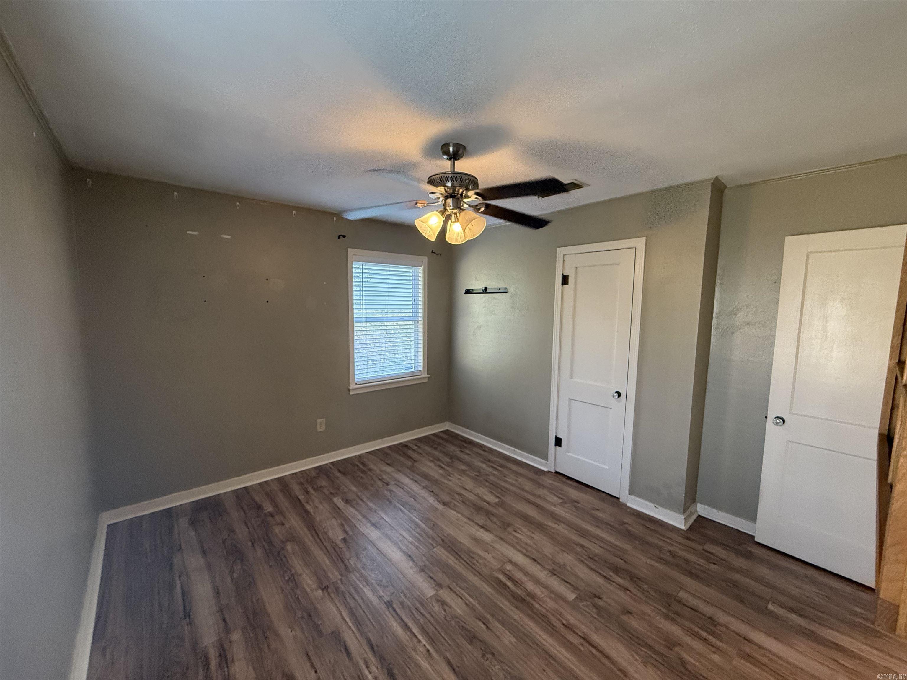 718 Dalewood