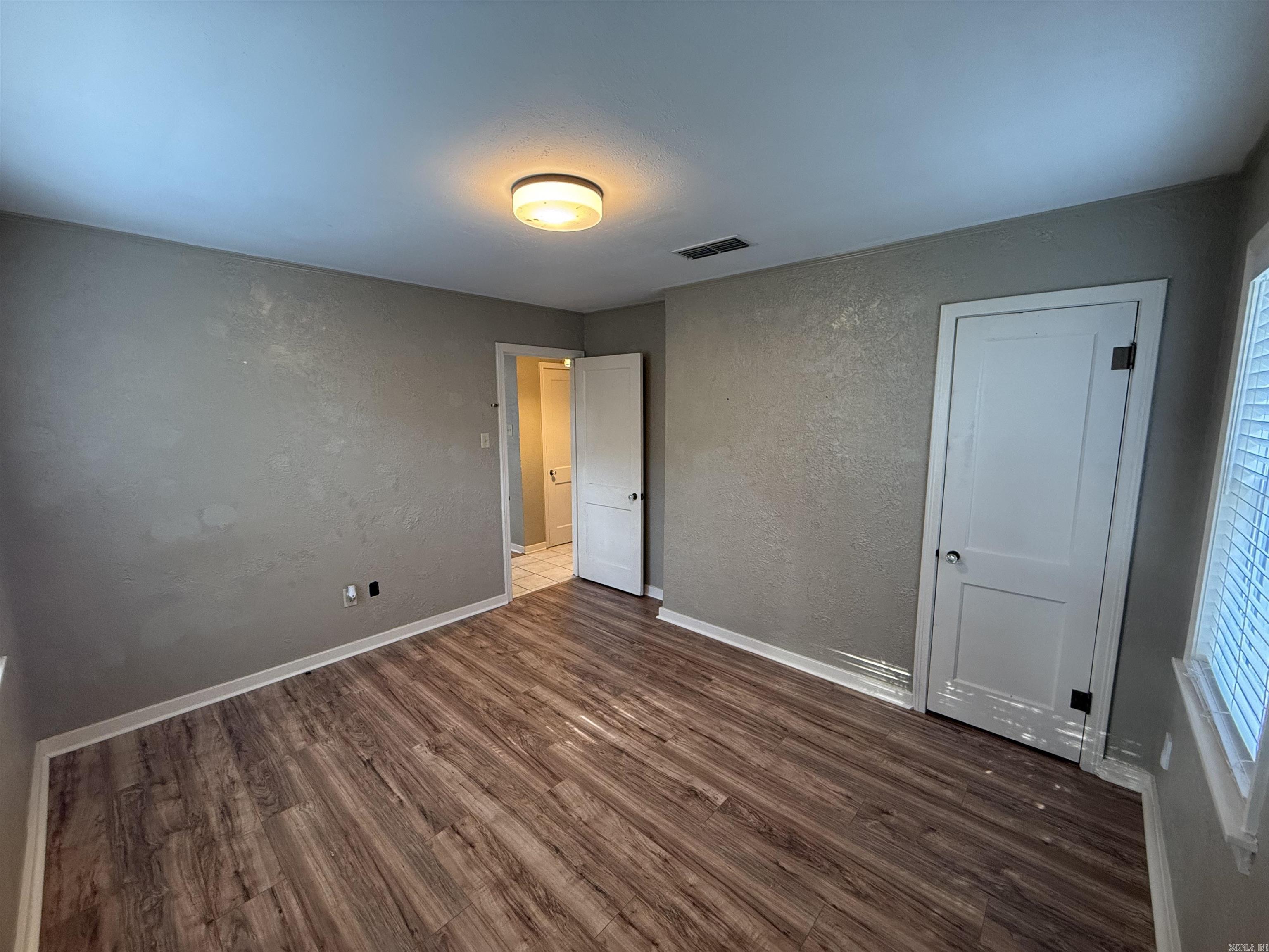 718 Dalewood