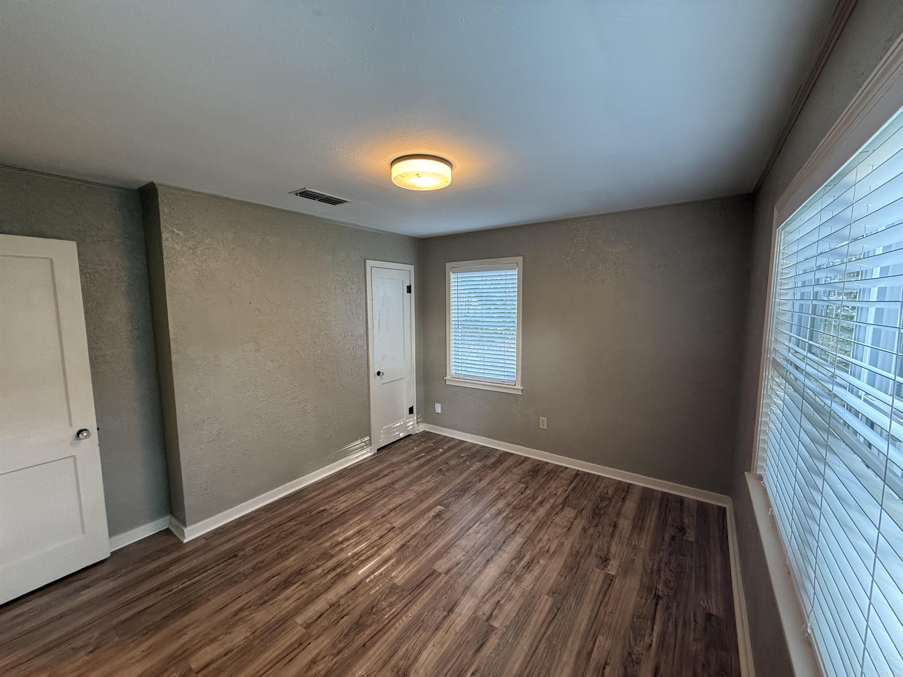 718 Dalewood