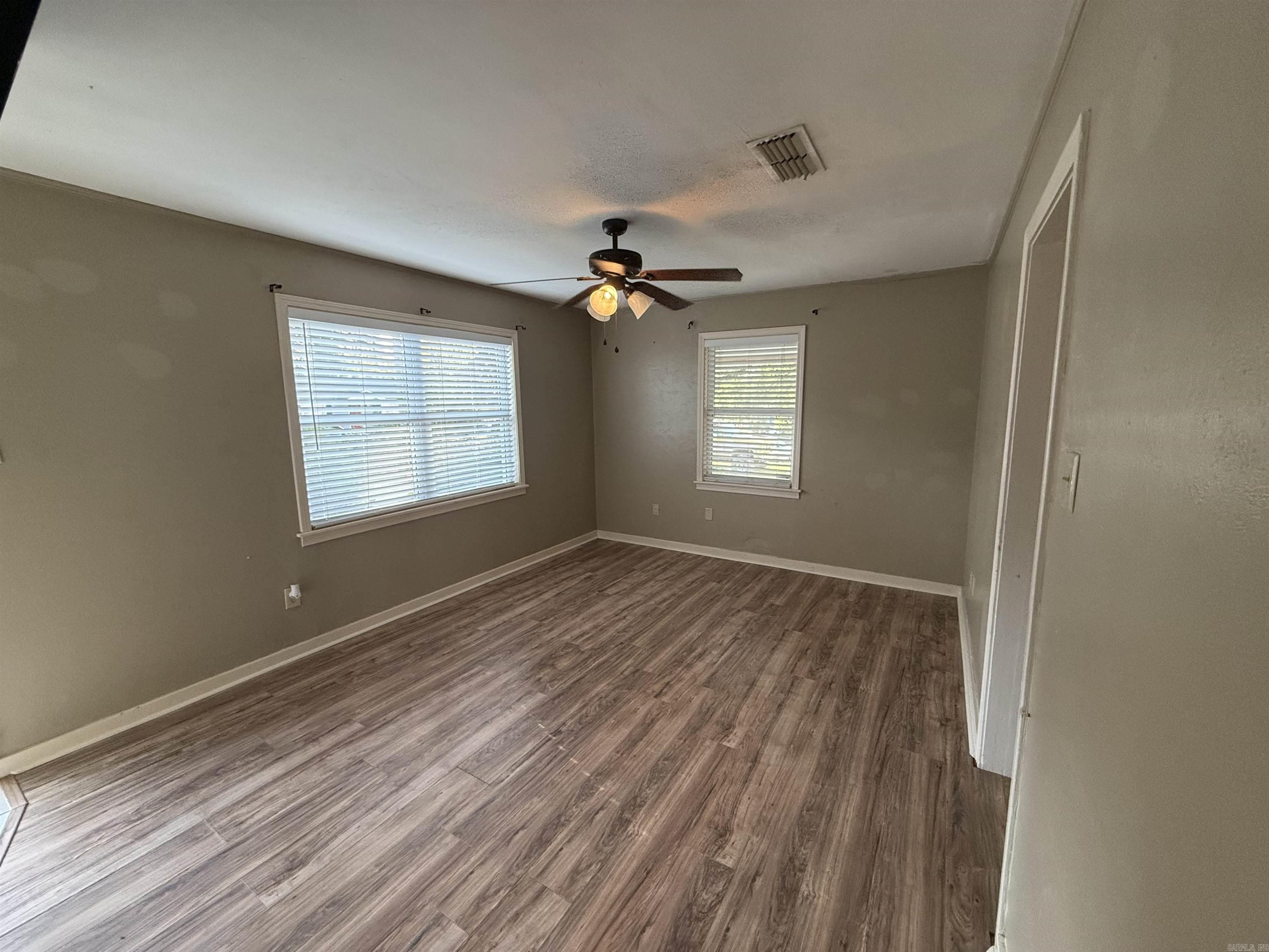 718 Dalewood