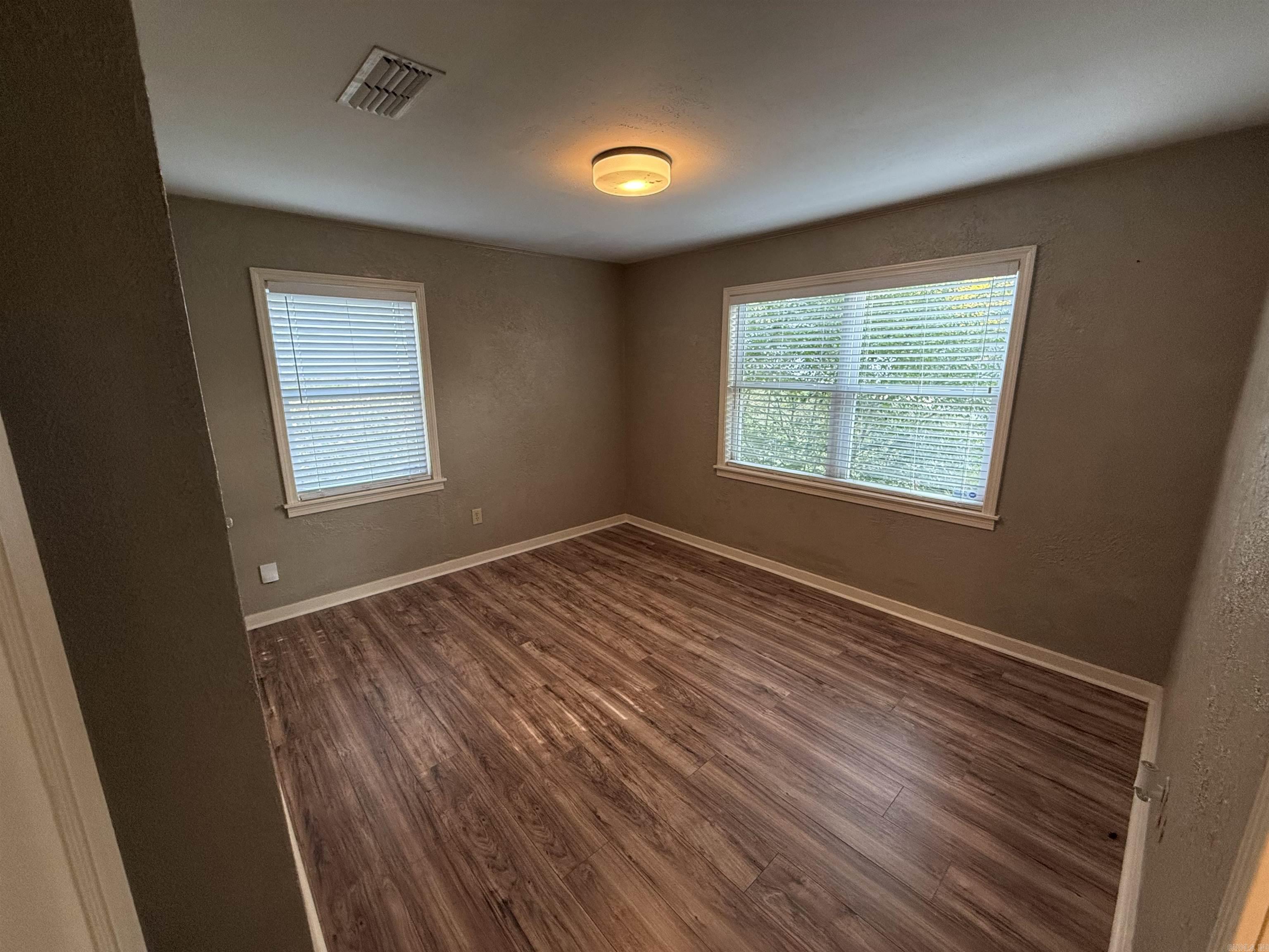 718 Dalewood