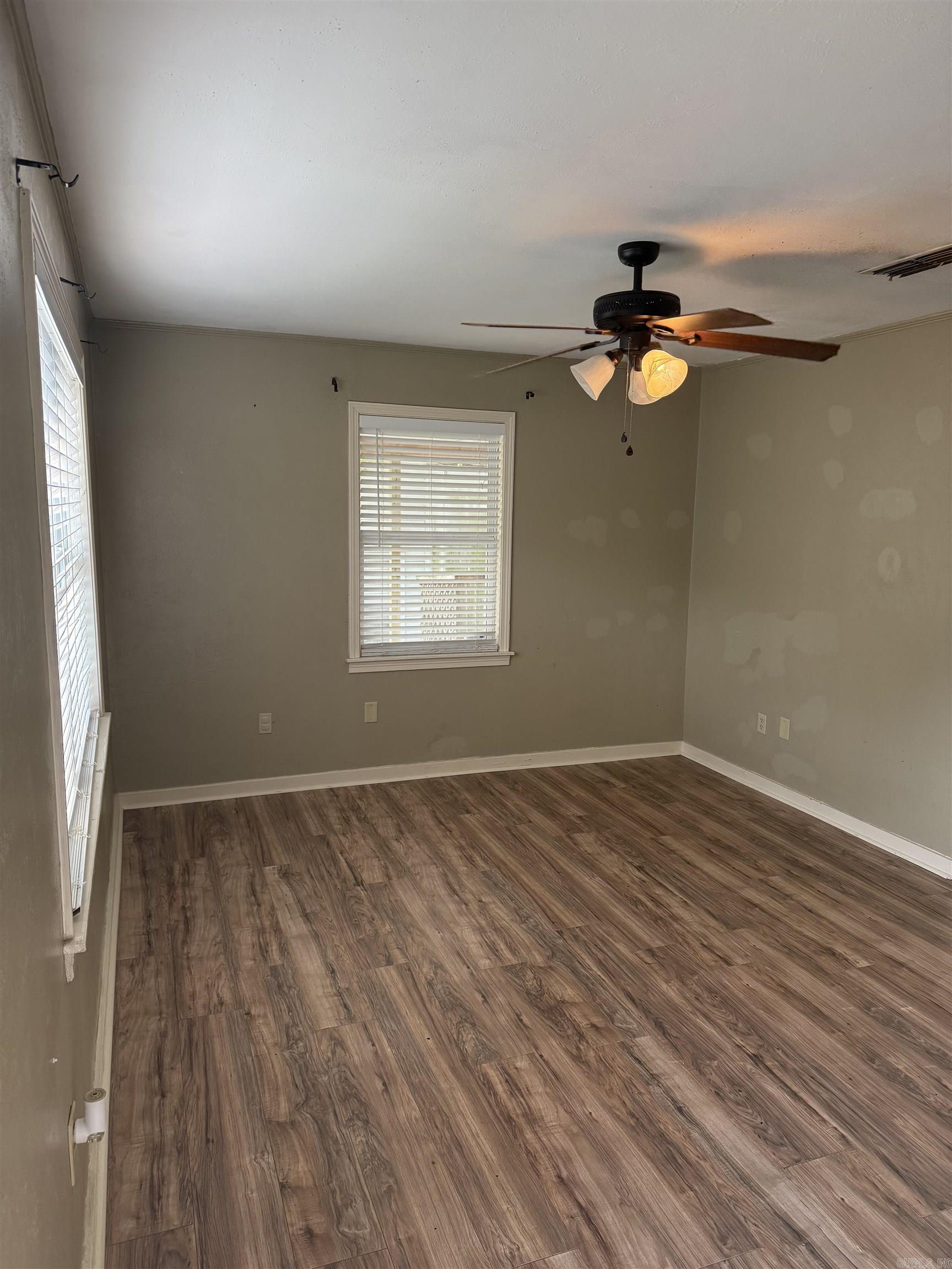 718 Dalewood