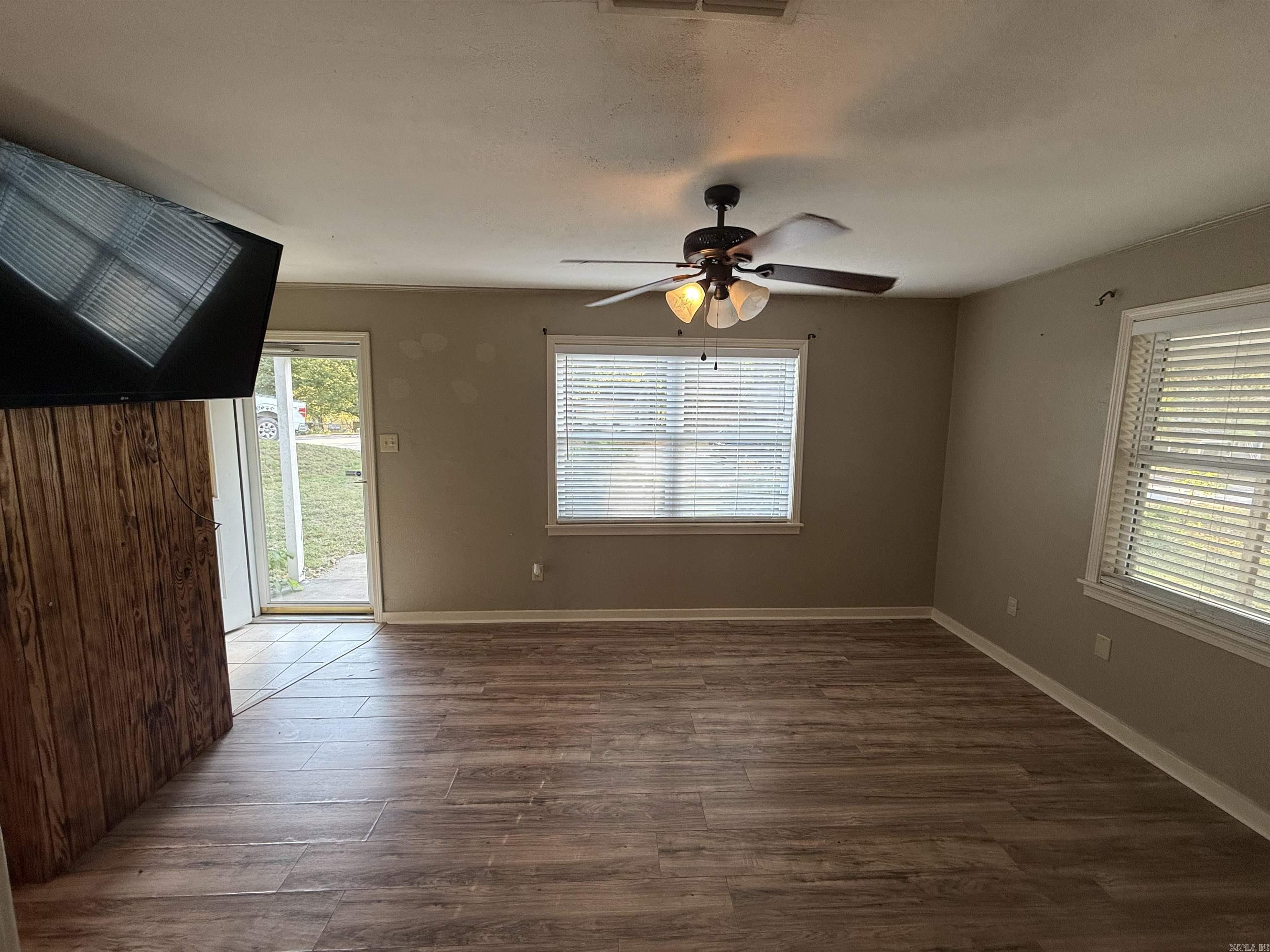 718 Dalewood
