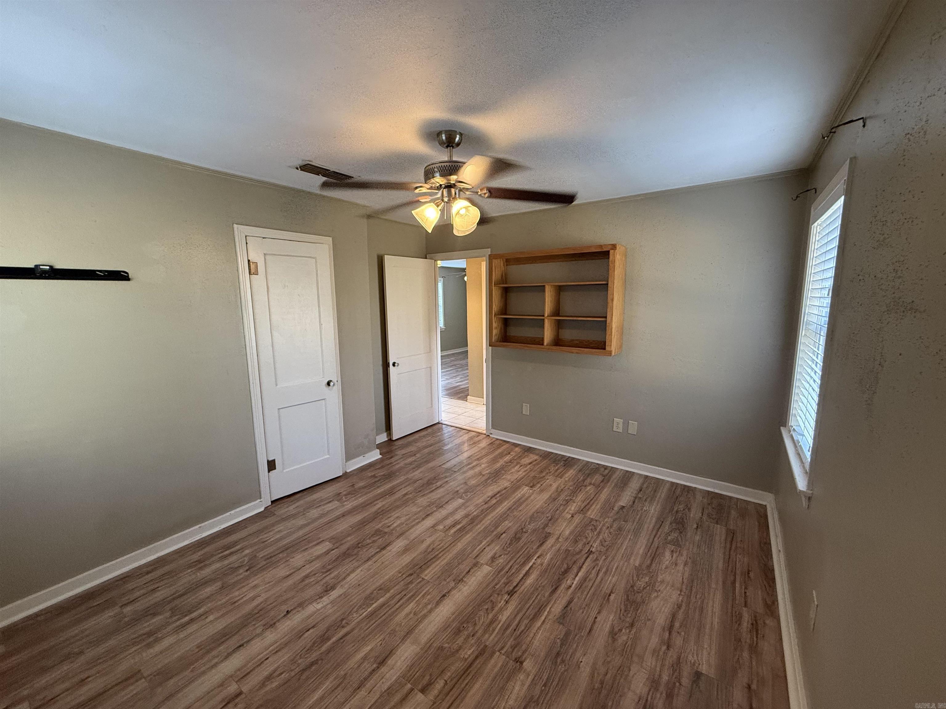 718 Dalewood