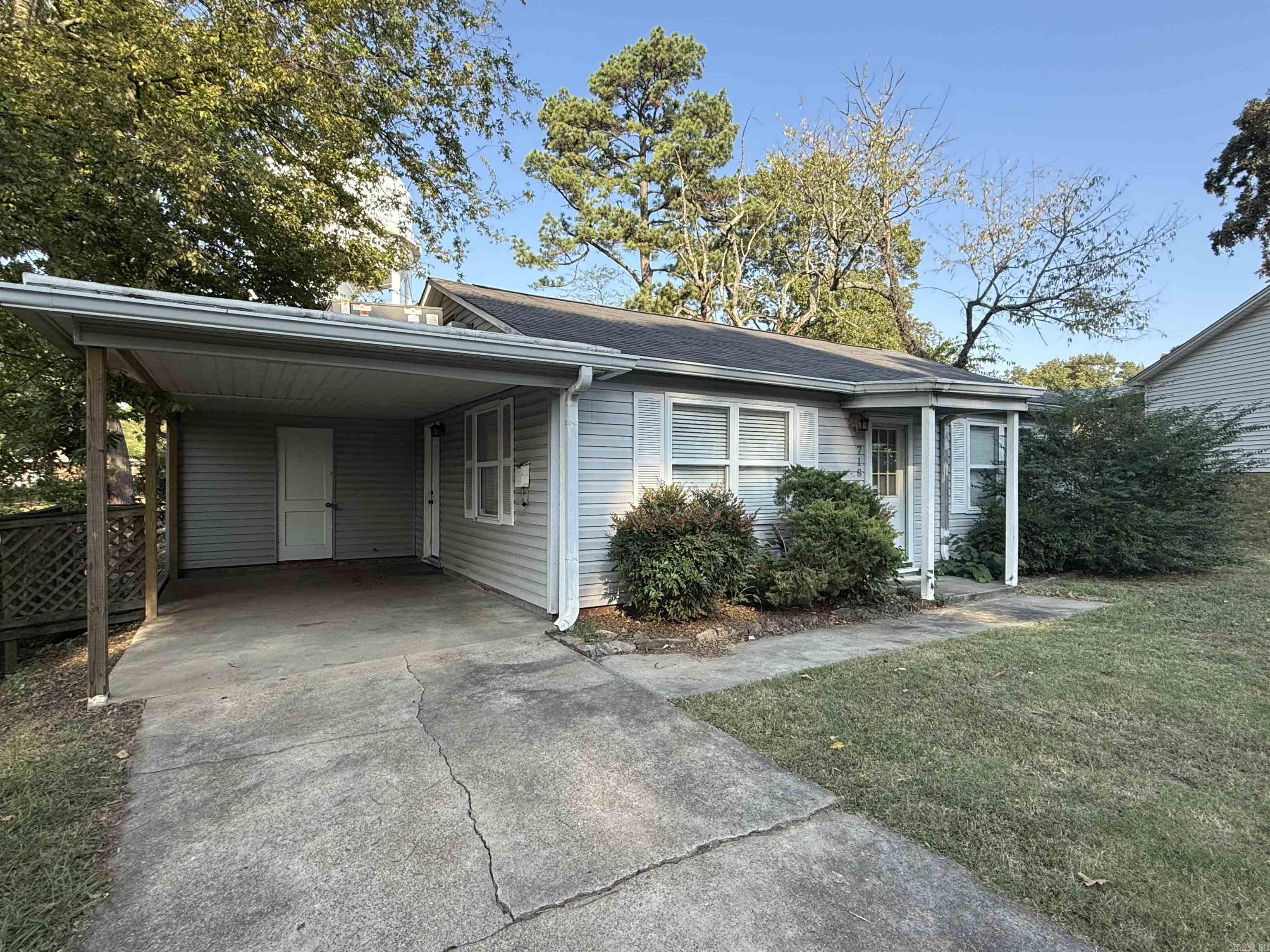 718 Dalewood