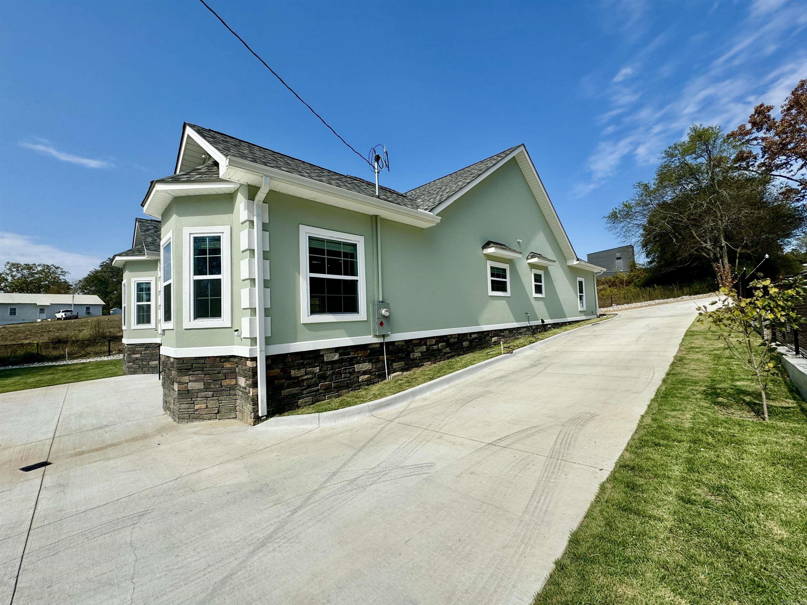 2559 Spring Street