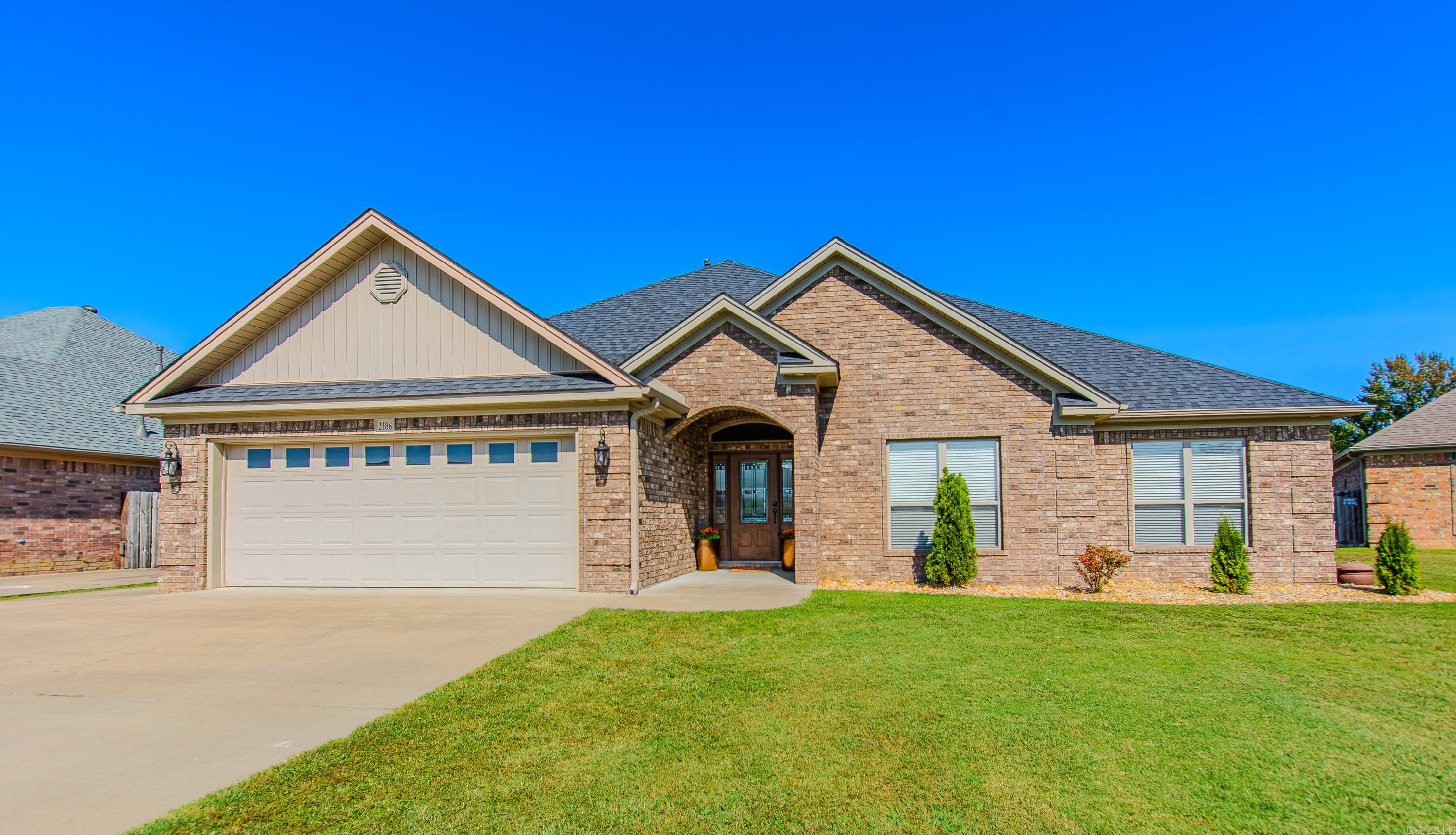 2386 Lakewood Circle