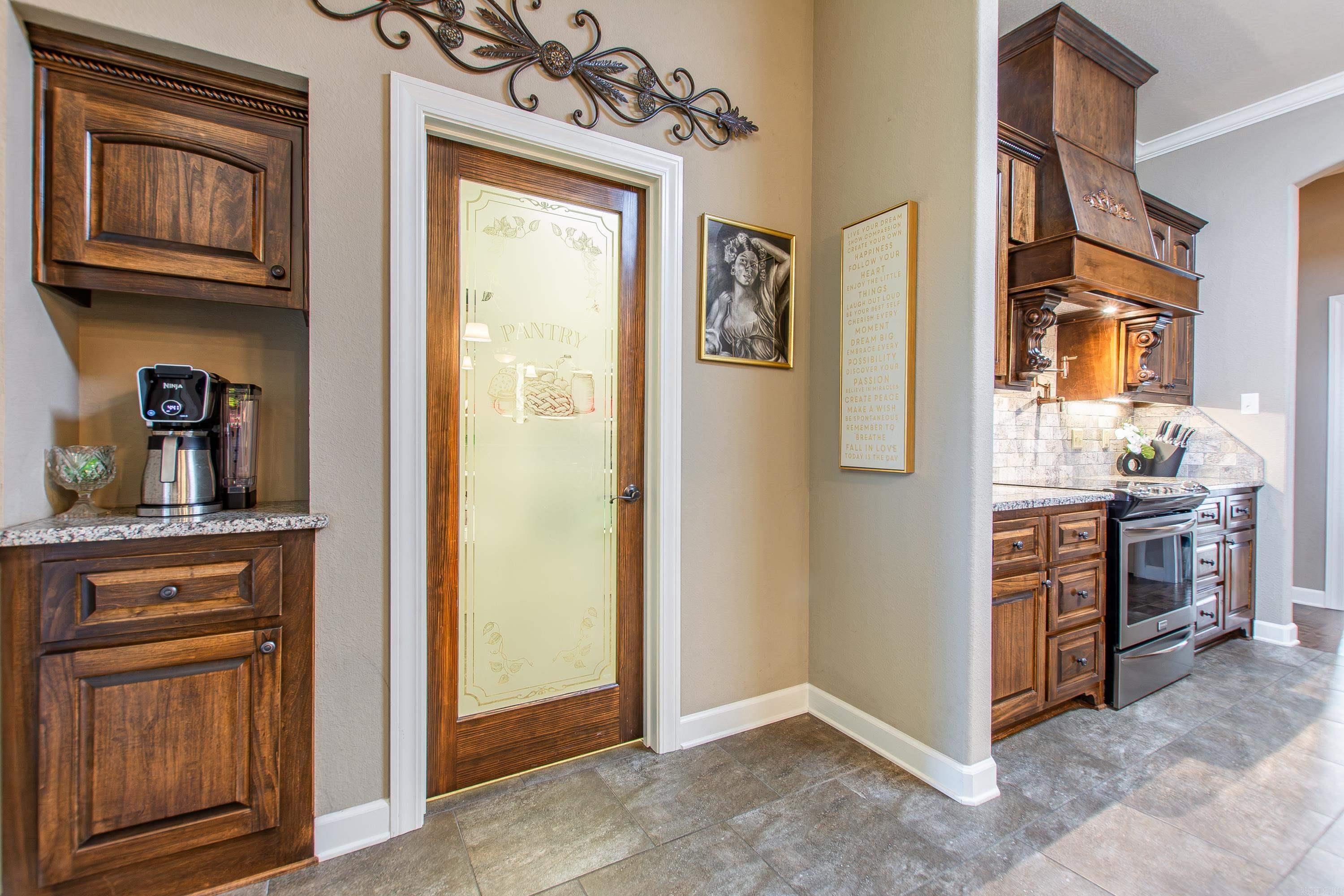 2386 Lakewood Circle