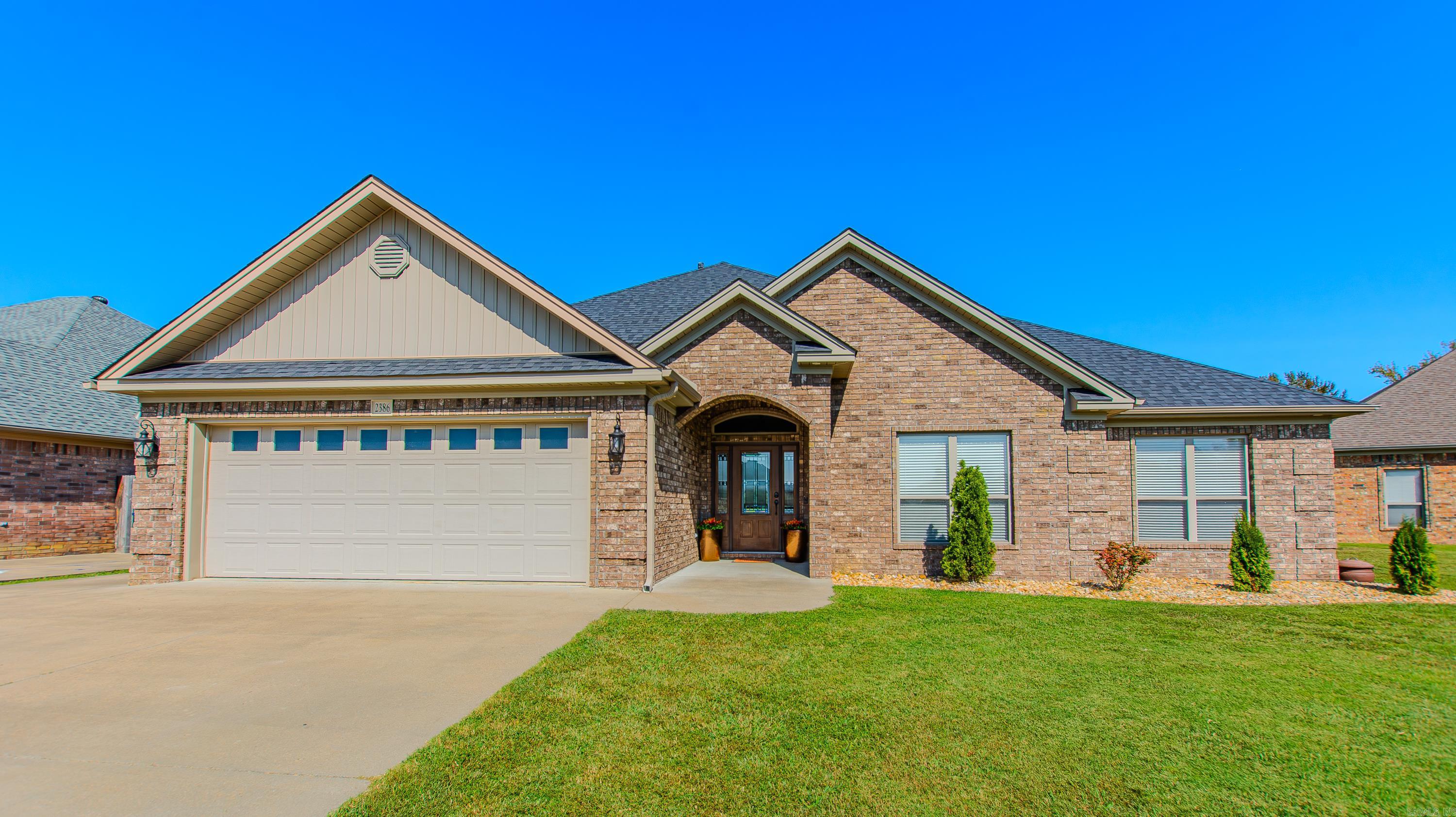 2386 Lakewood Circle