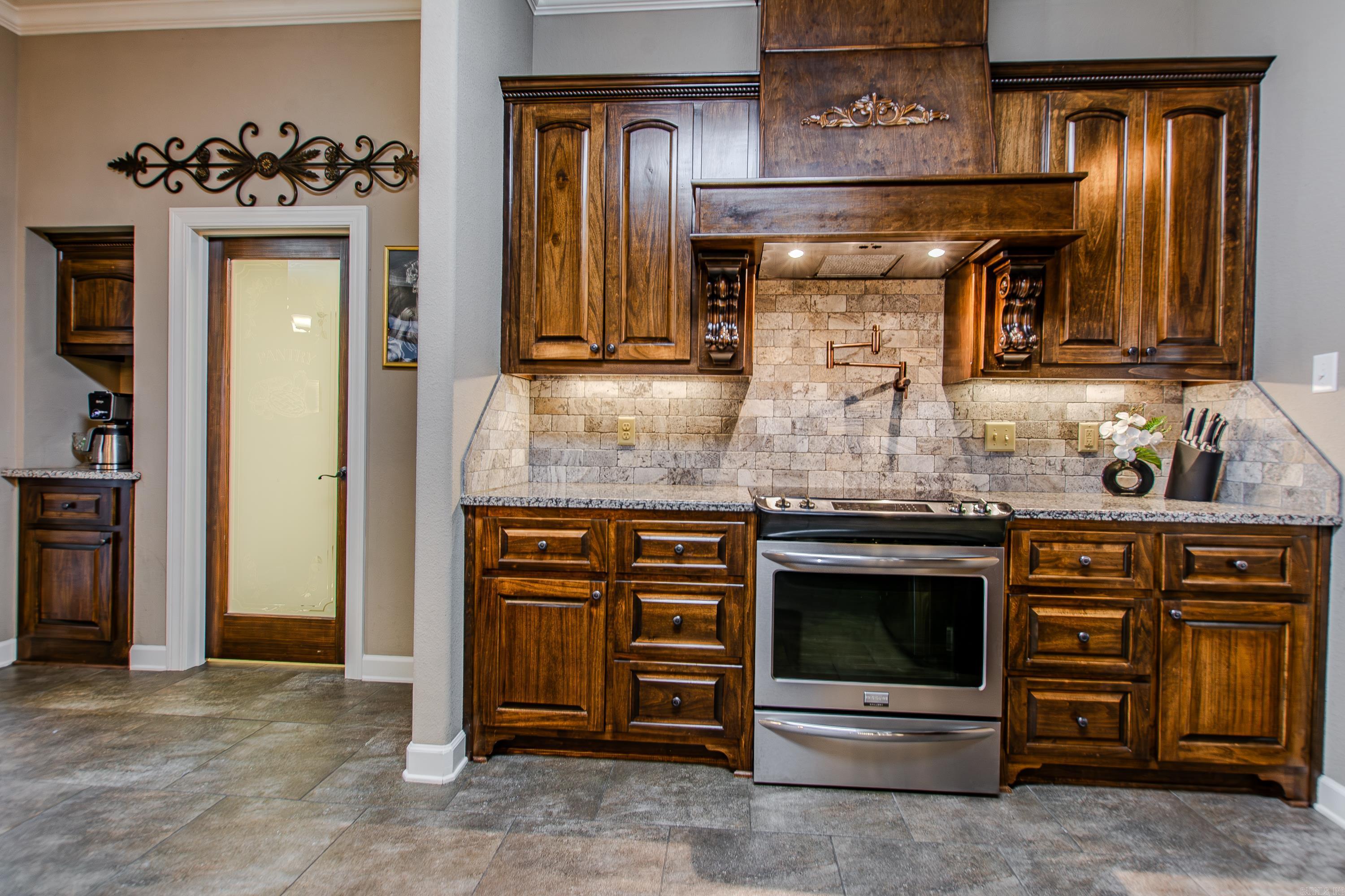 2386 Lakewood Circle
