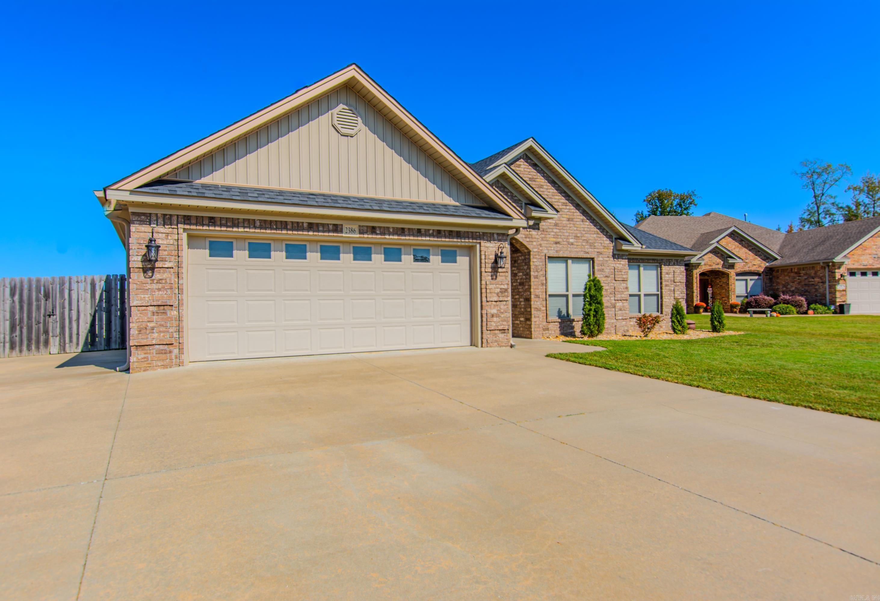 2386 Lakewood Circle