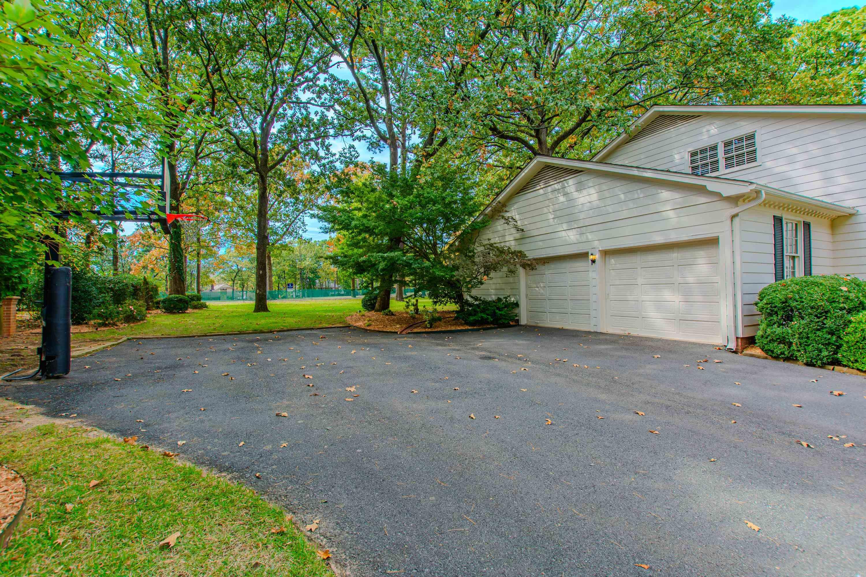 467 Valley Club Circle