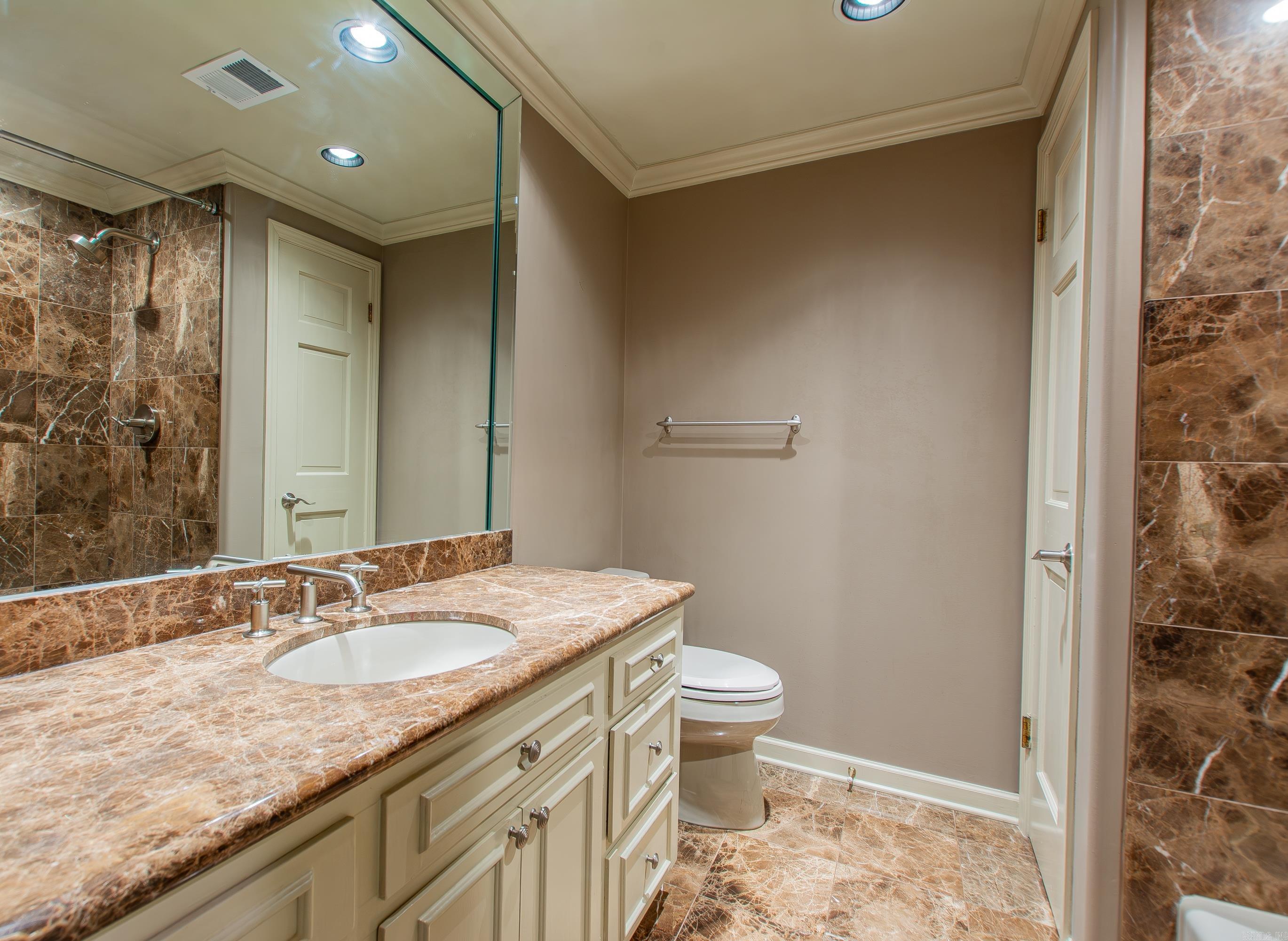 467 Valley Club Circle