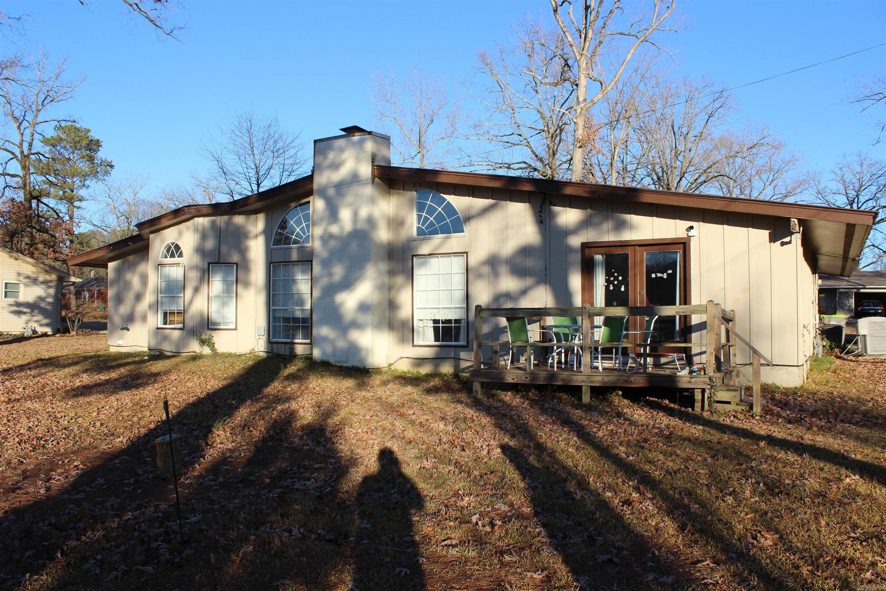 2212 E Lakeview