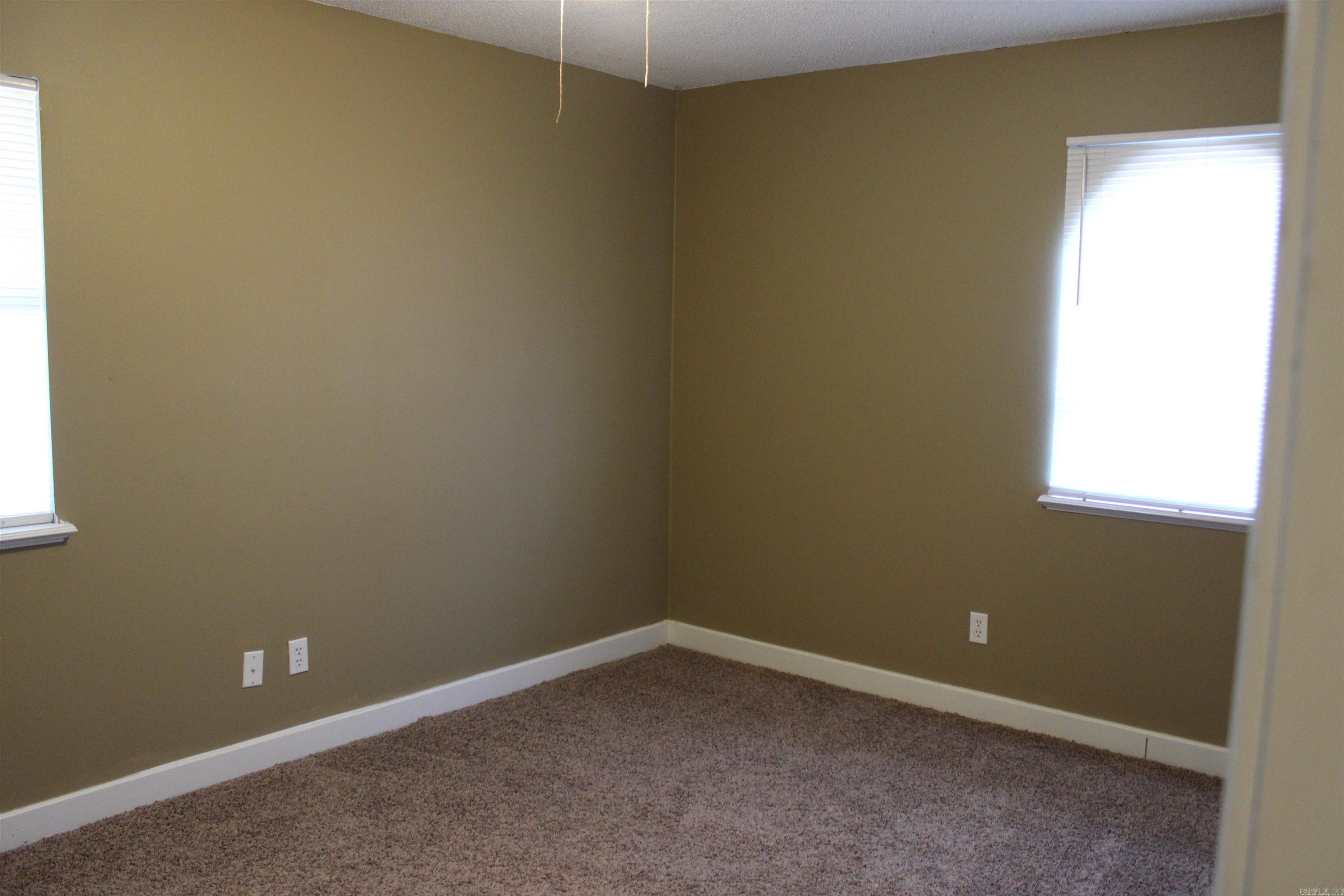 2212 E Lakeview