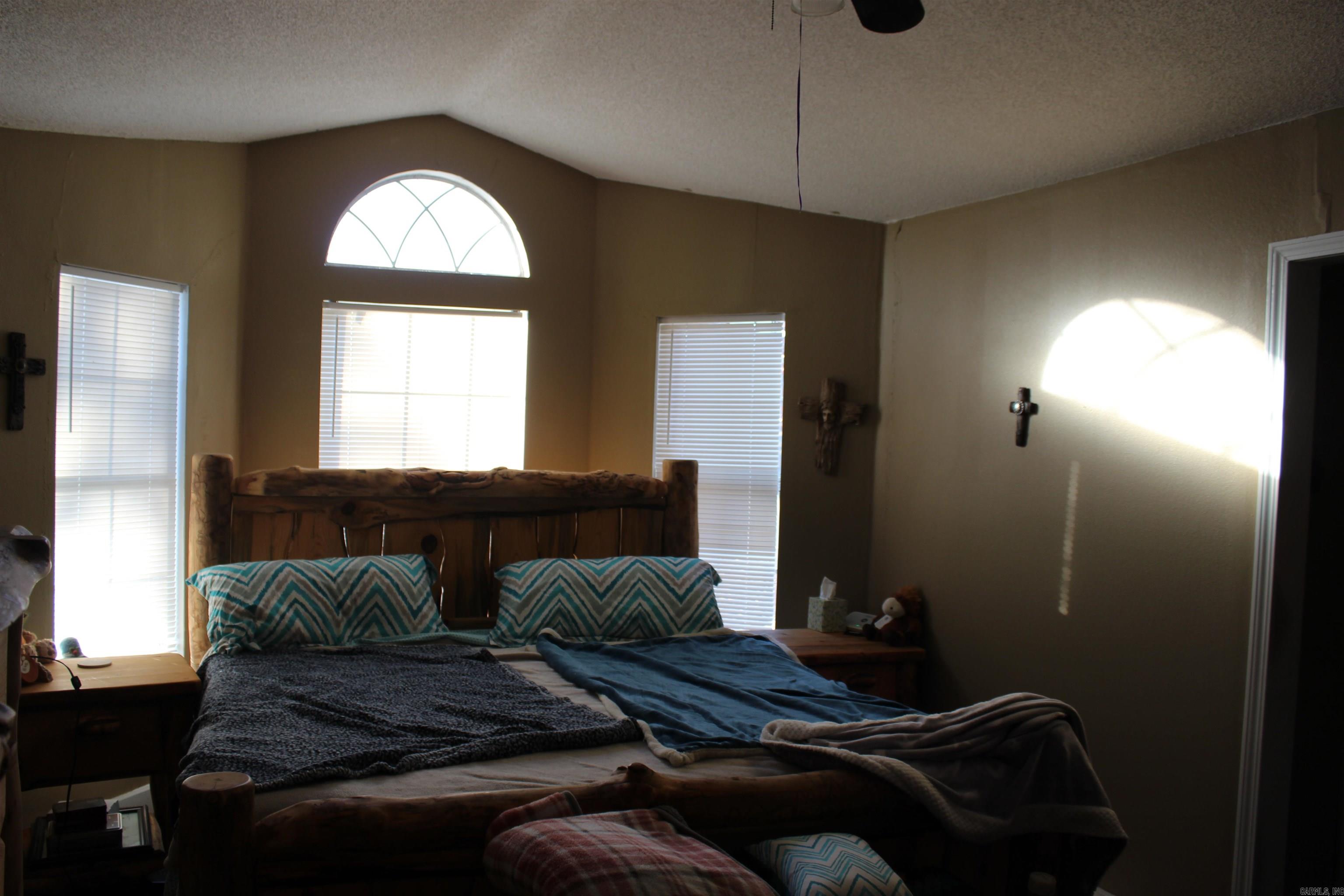 2212 E Lakeview