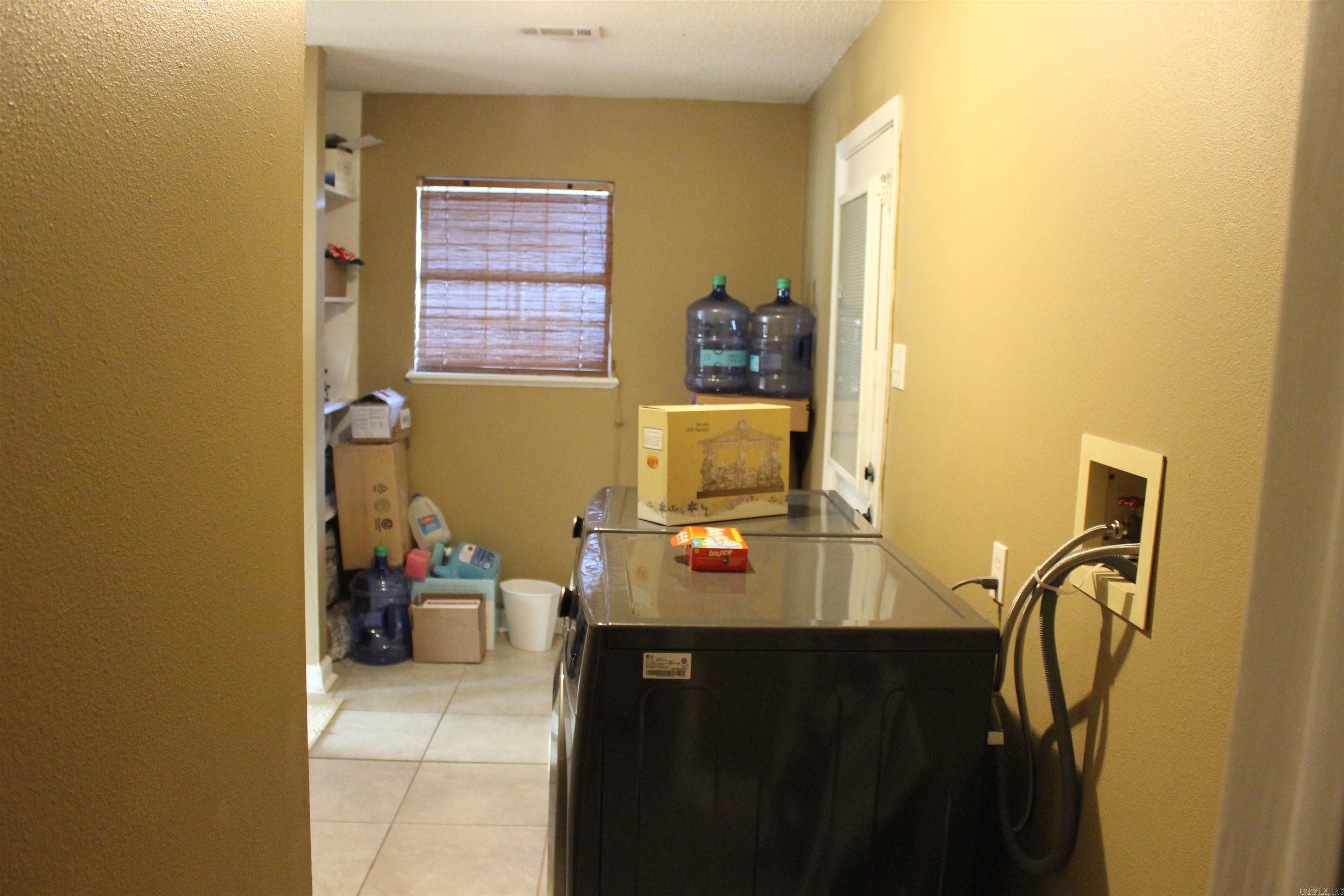 2212 E Lakeview