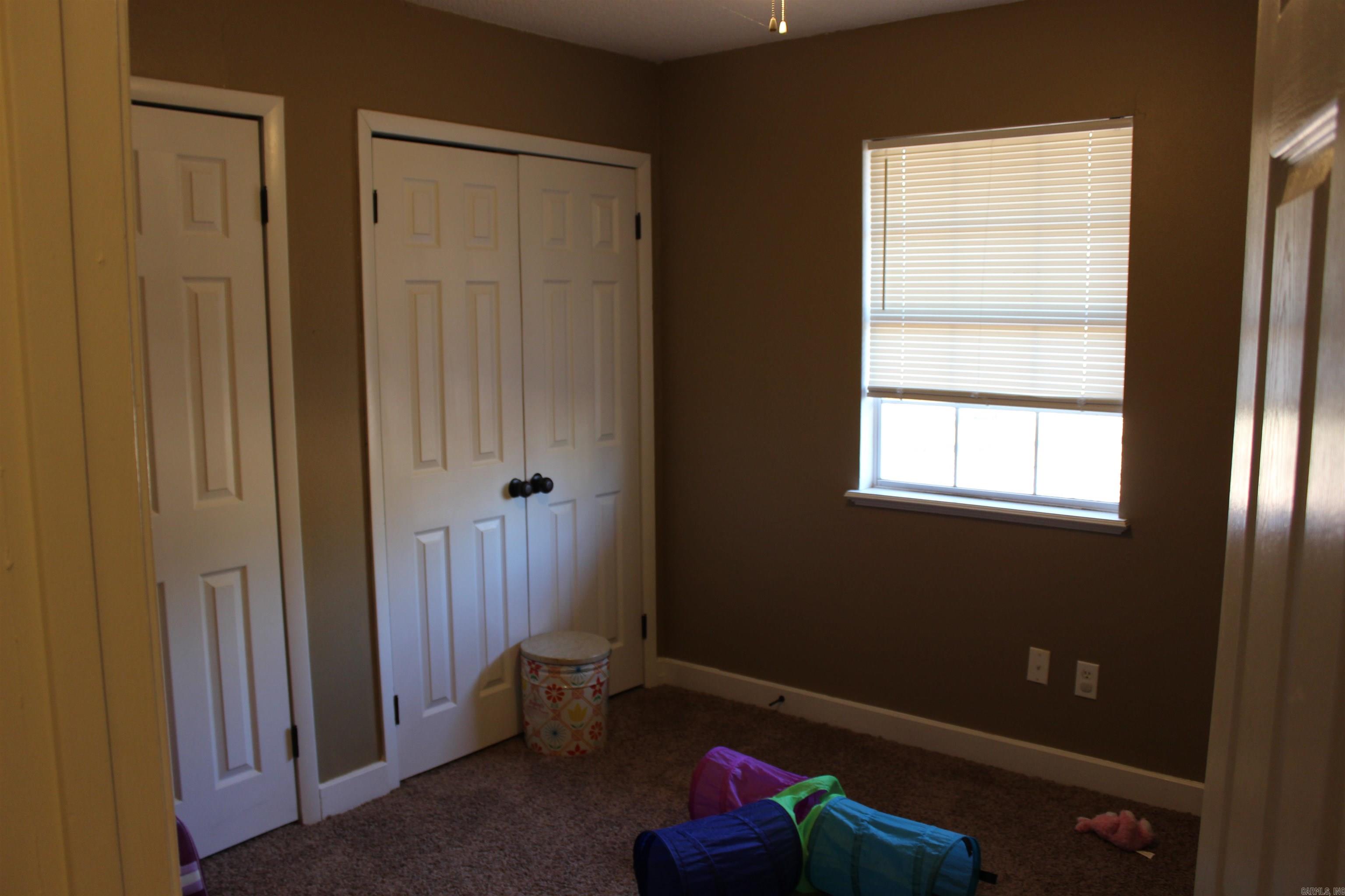 2212 E Lakeview