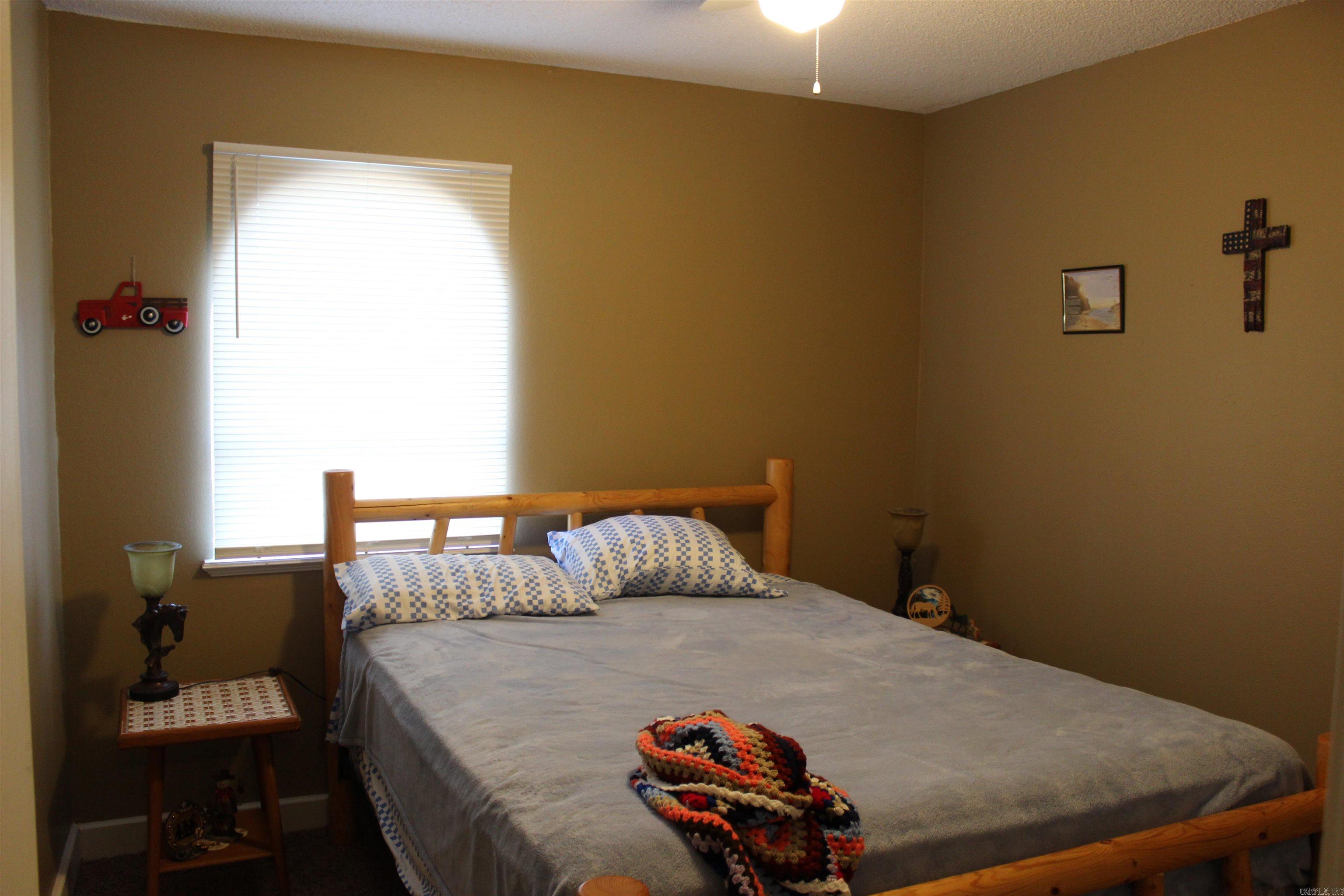 2212 E Lakeview