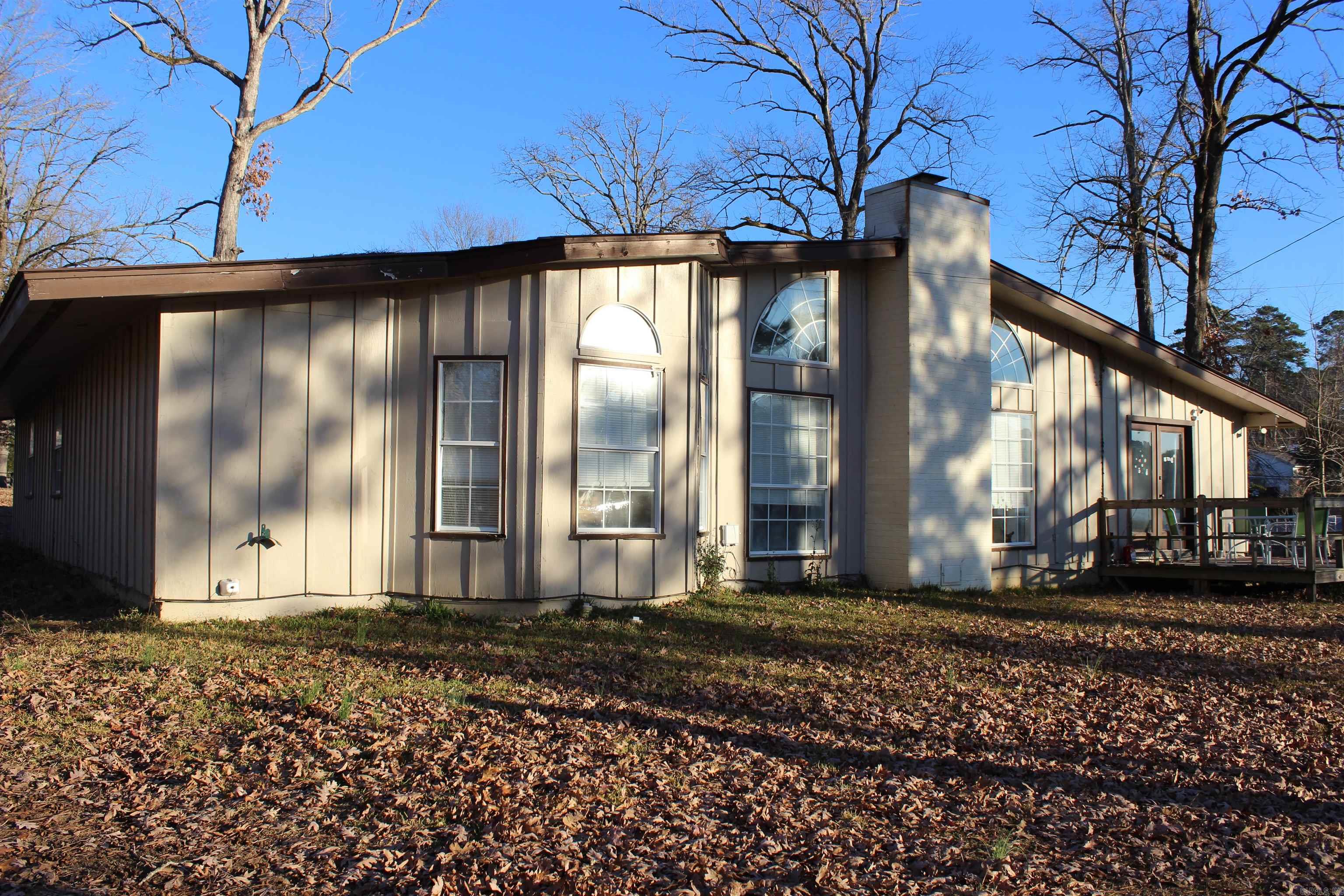 2212 E Lakeview