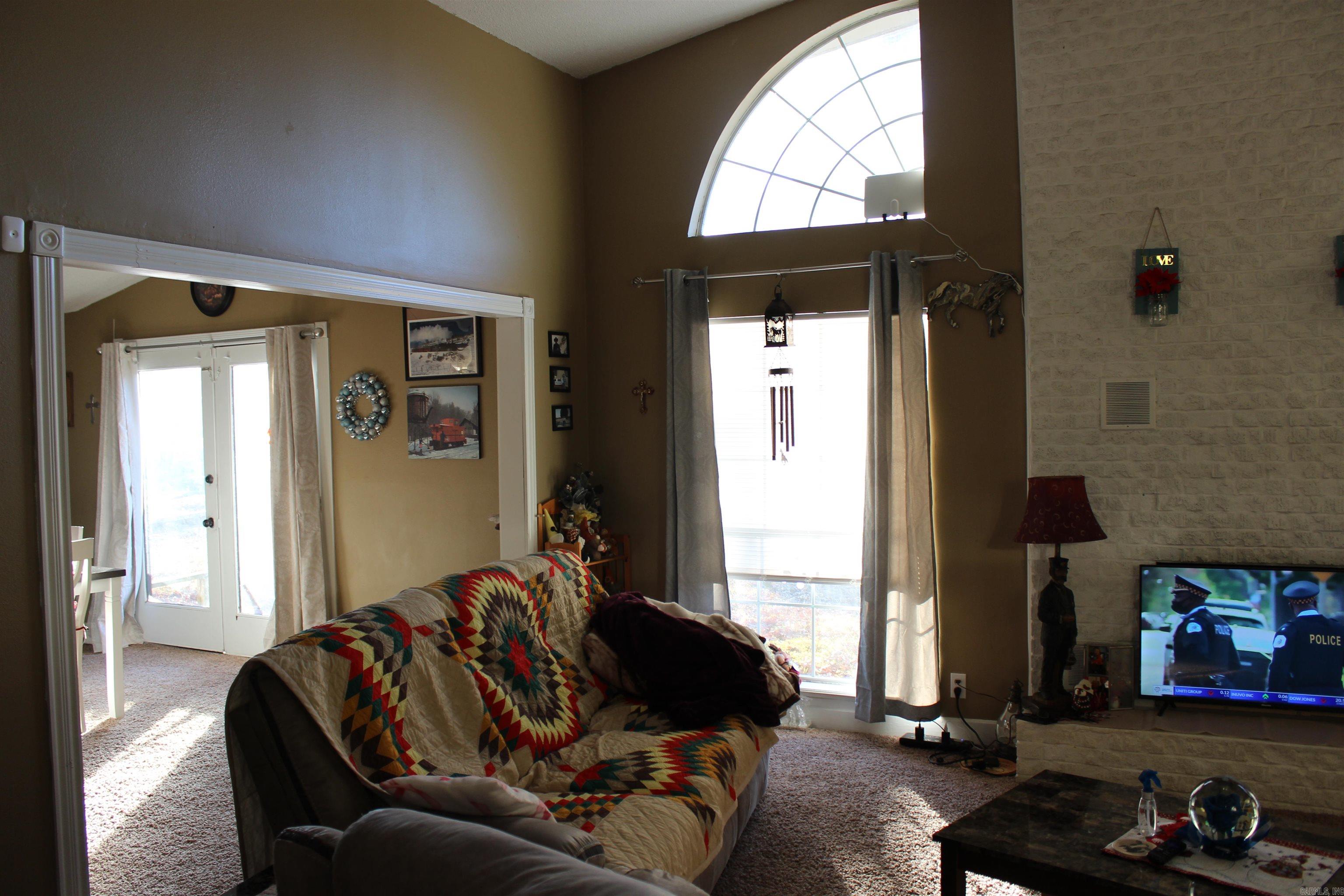 2212 E Lakeview