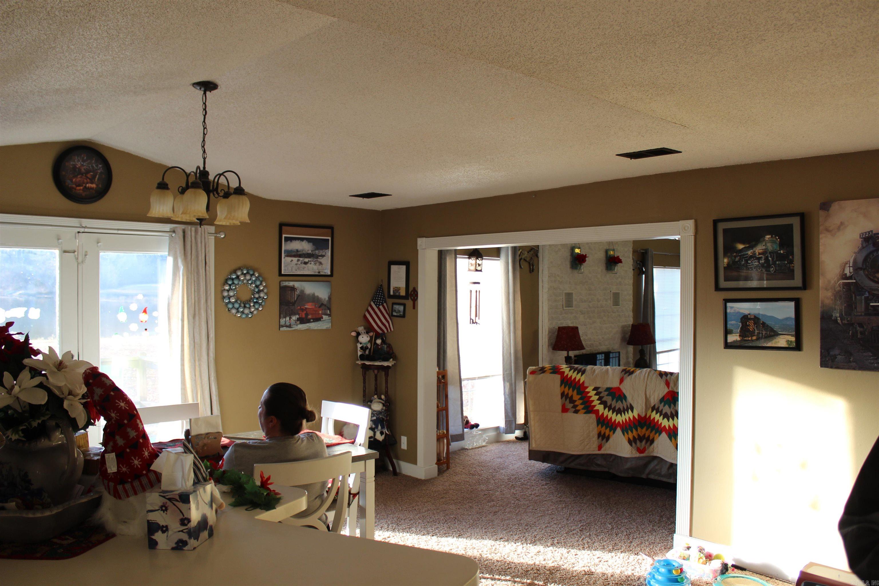 2212 E Lakeview
