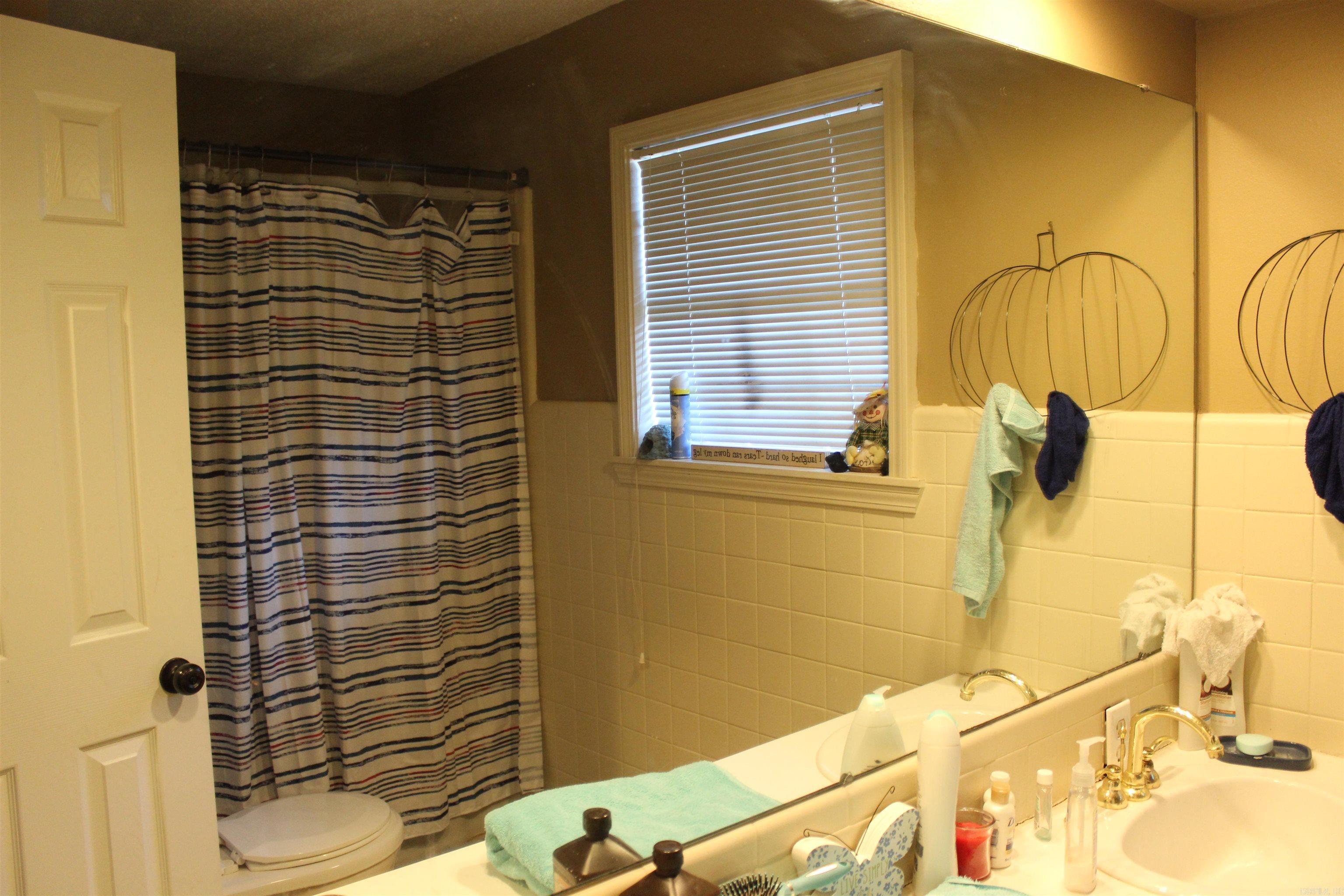 2212 E Lakeview