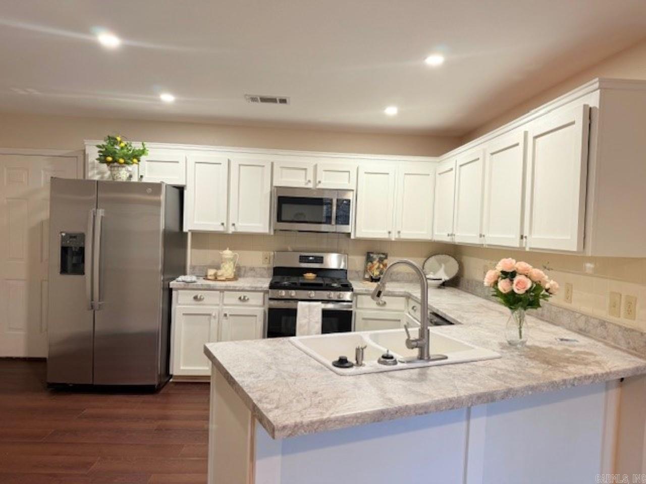 10 Summerwood Cove