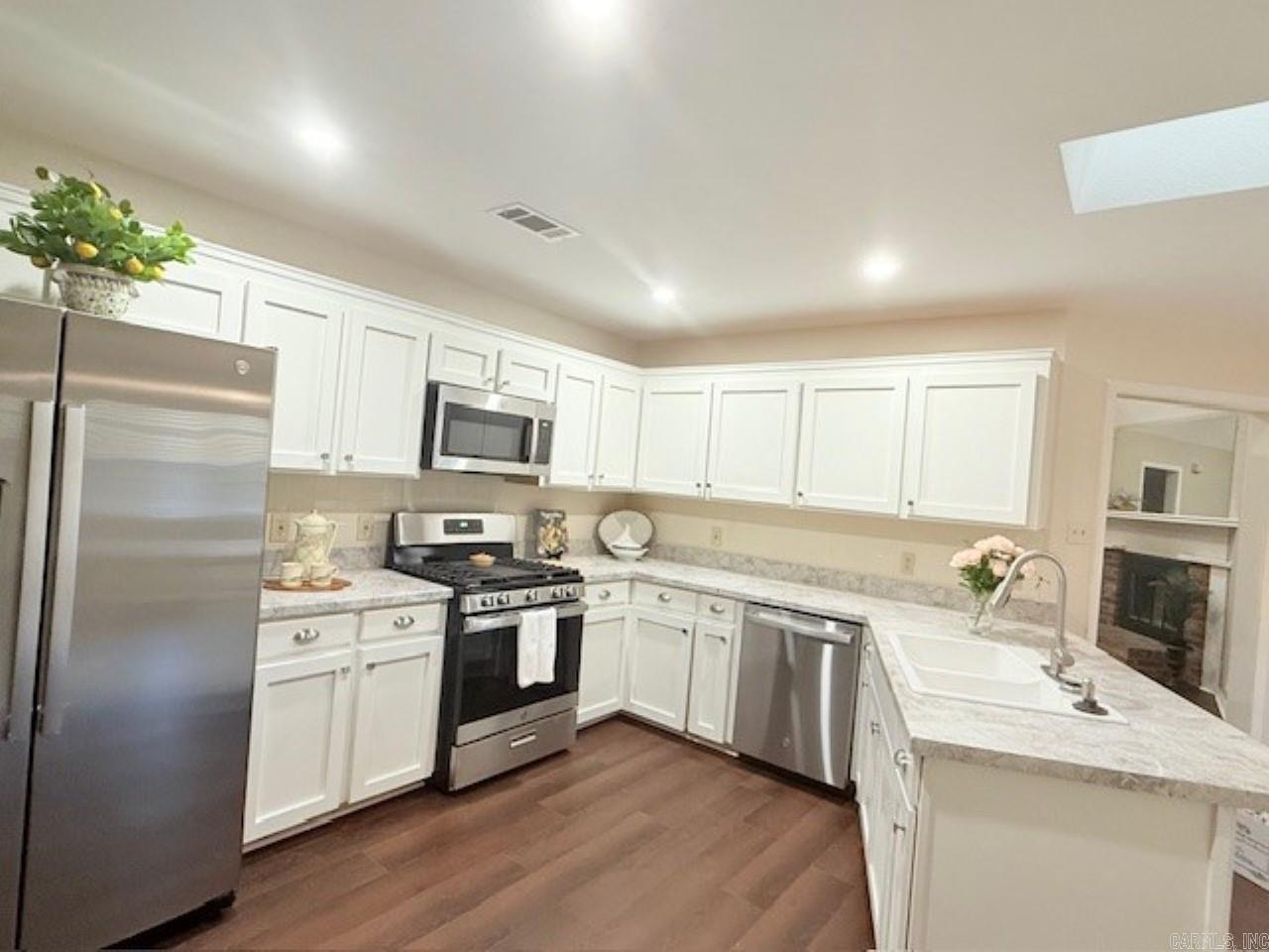 10 Summerwood Cove