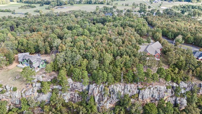 000 Bluff View Dr.