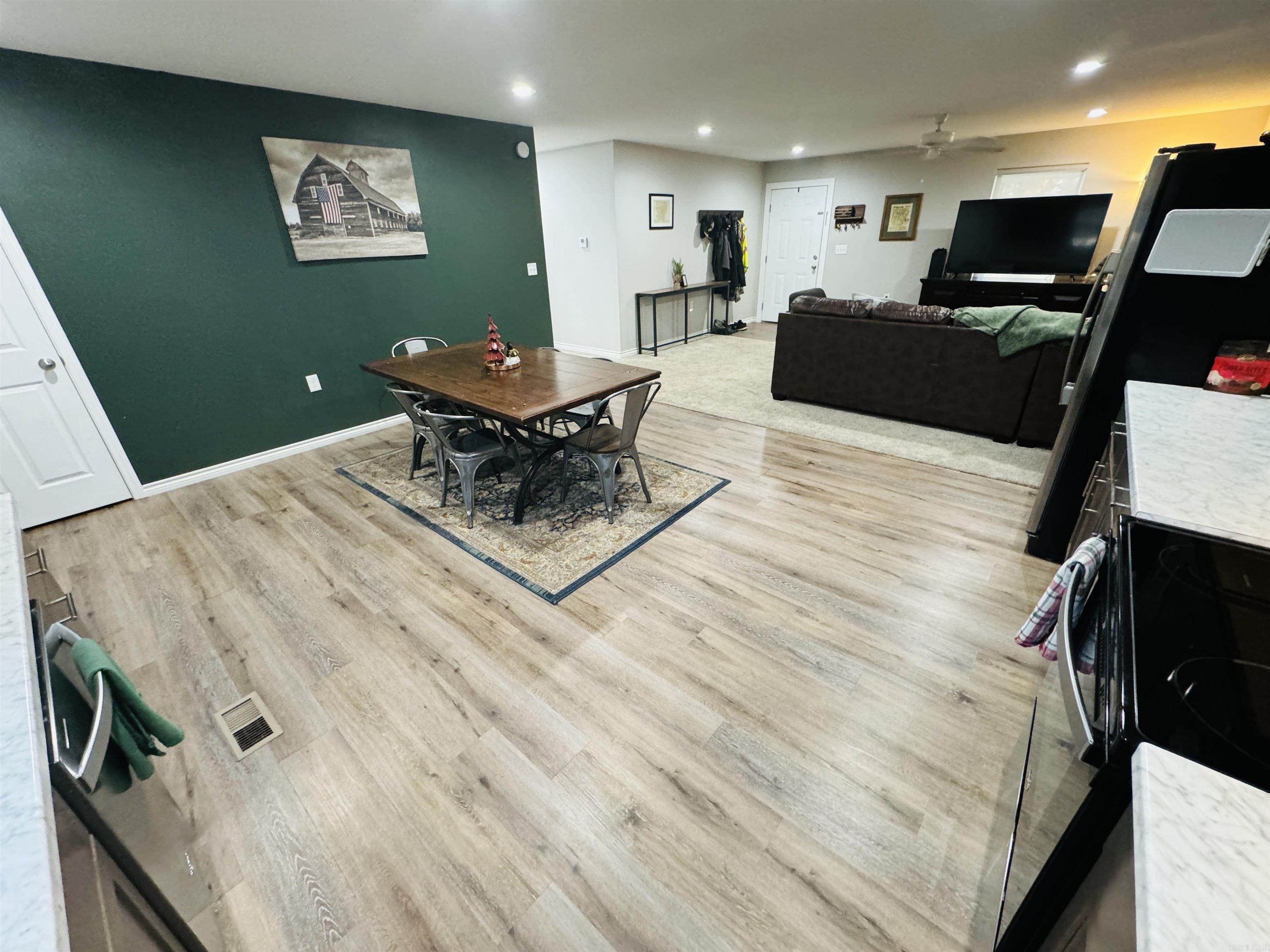 1421 E Justice