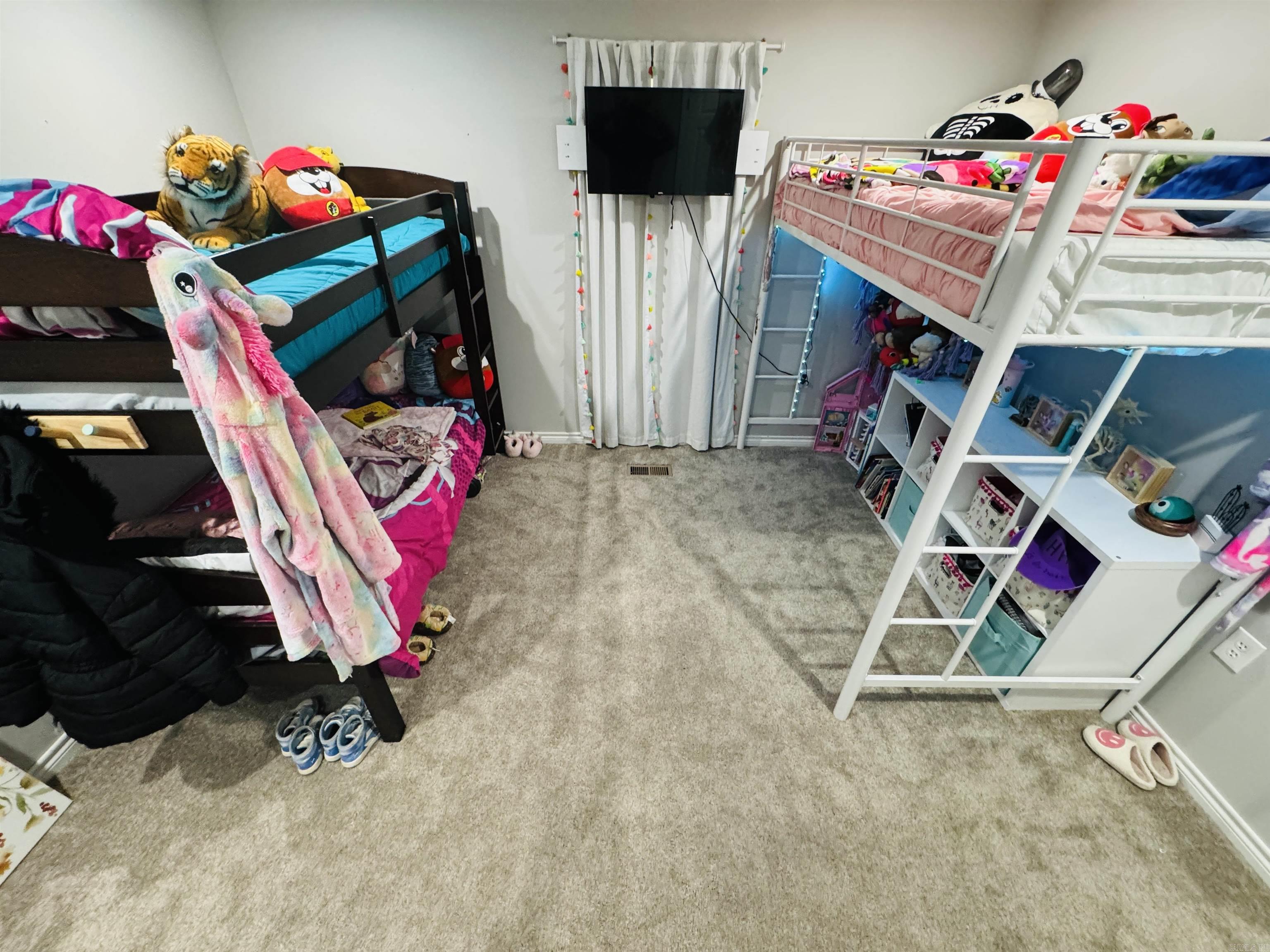1421 E Justice