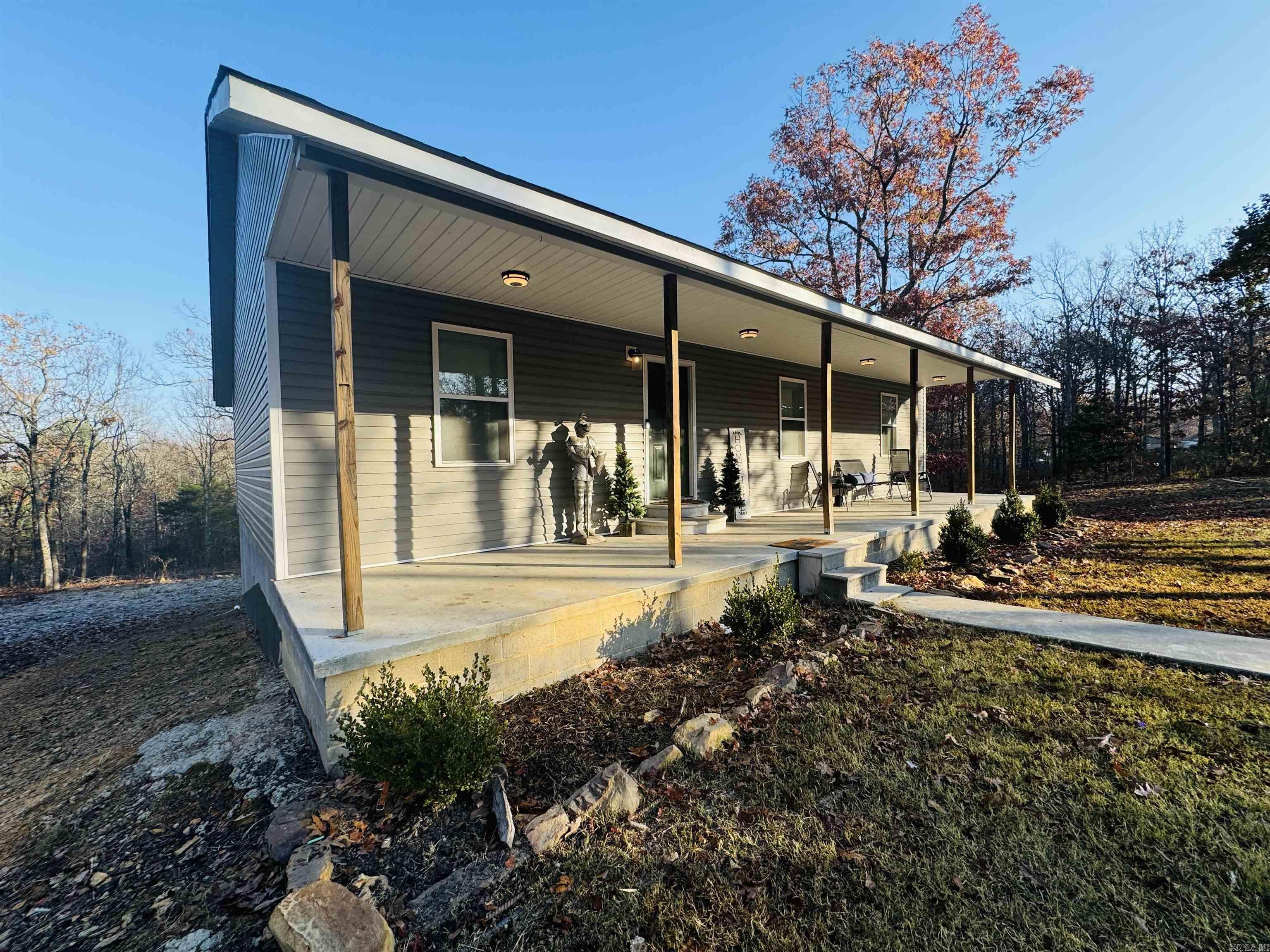 1421 E Justice