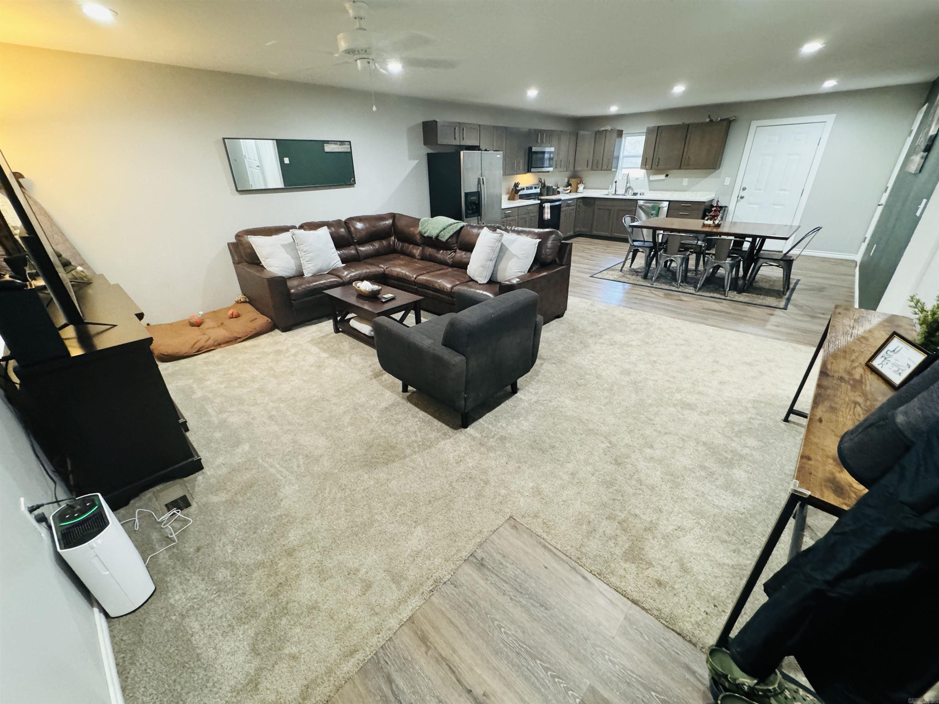 1421 E Justice